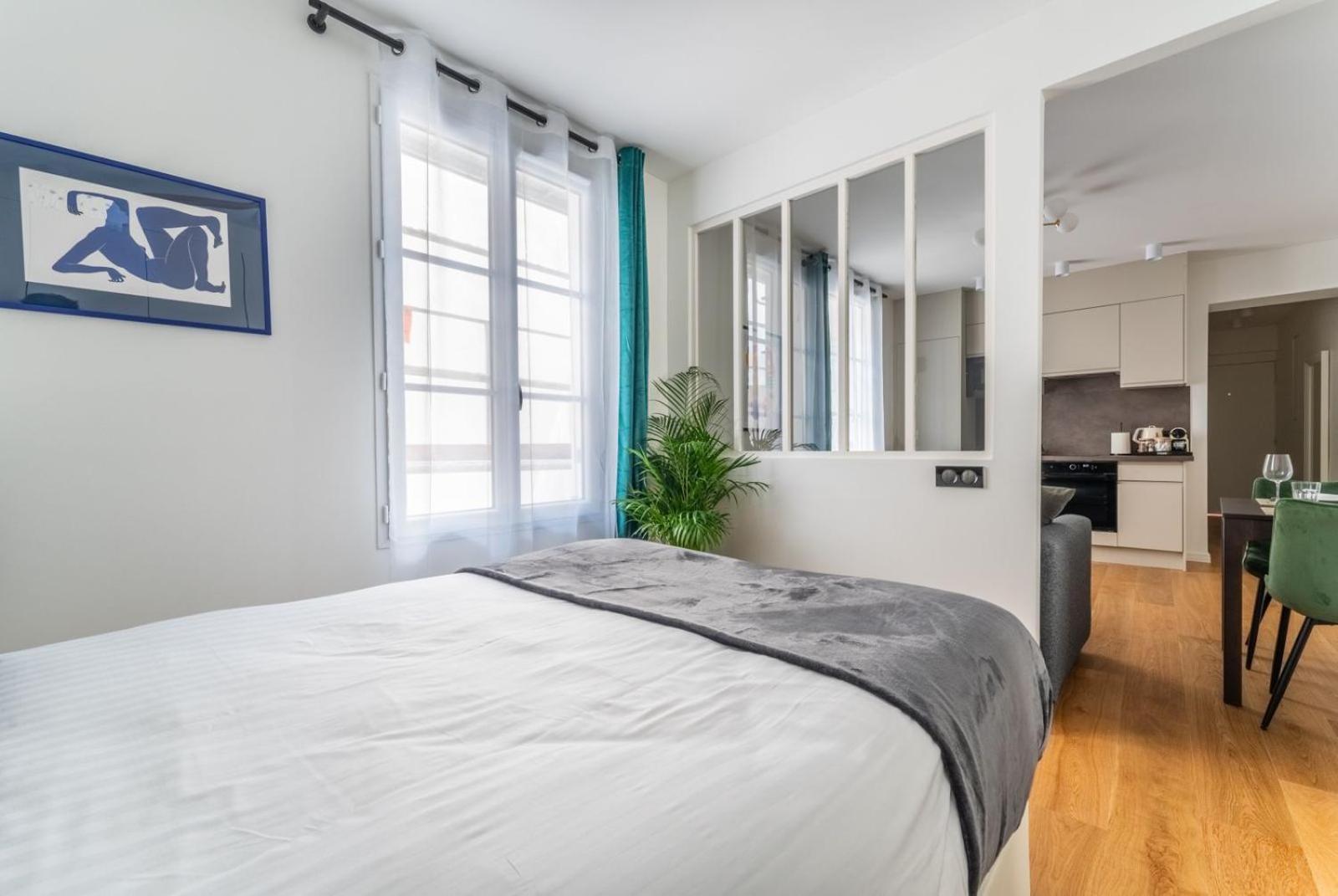 Luxurious In Center Of