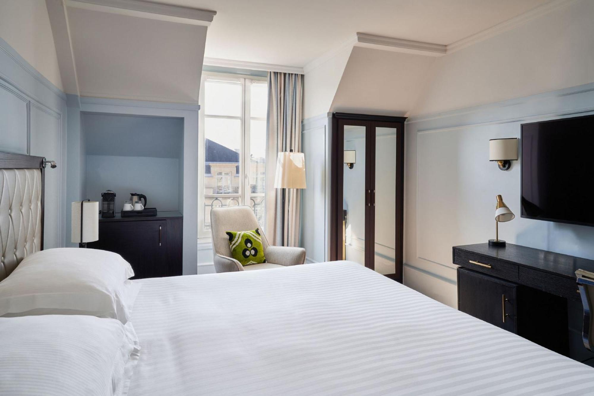 Marriott Opera Ambassador 4*