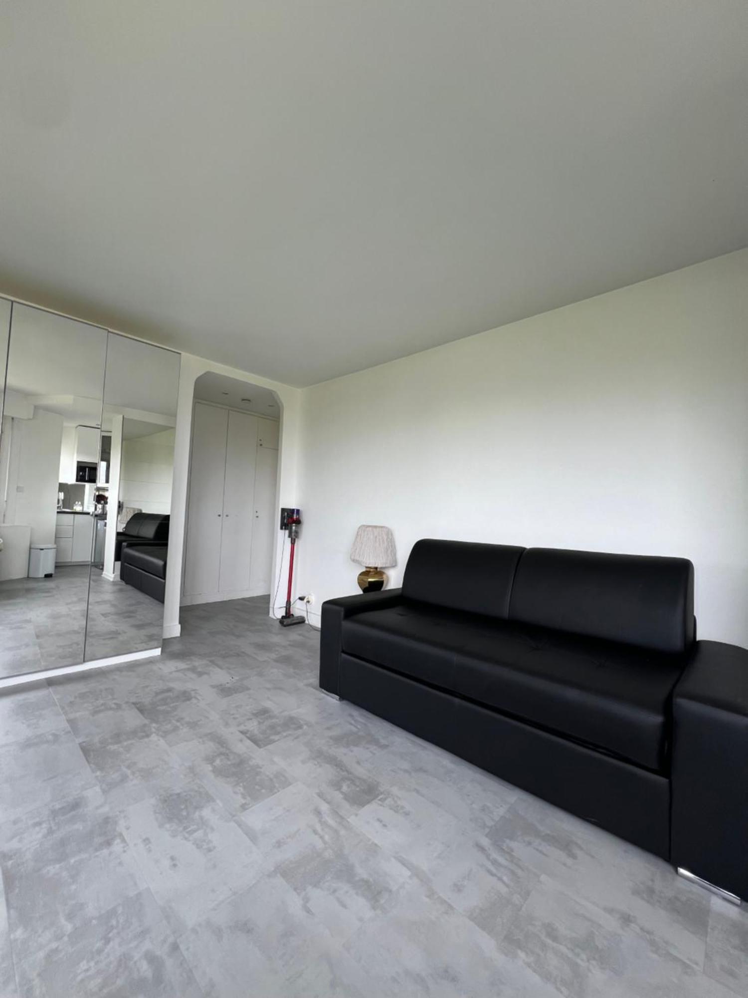 Apartment In With View, 15min Direct To Center *