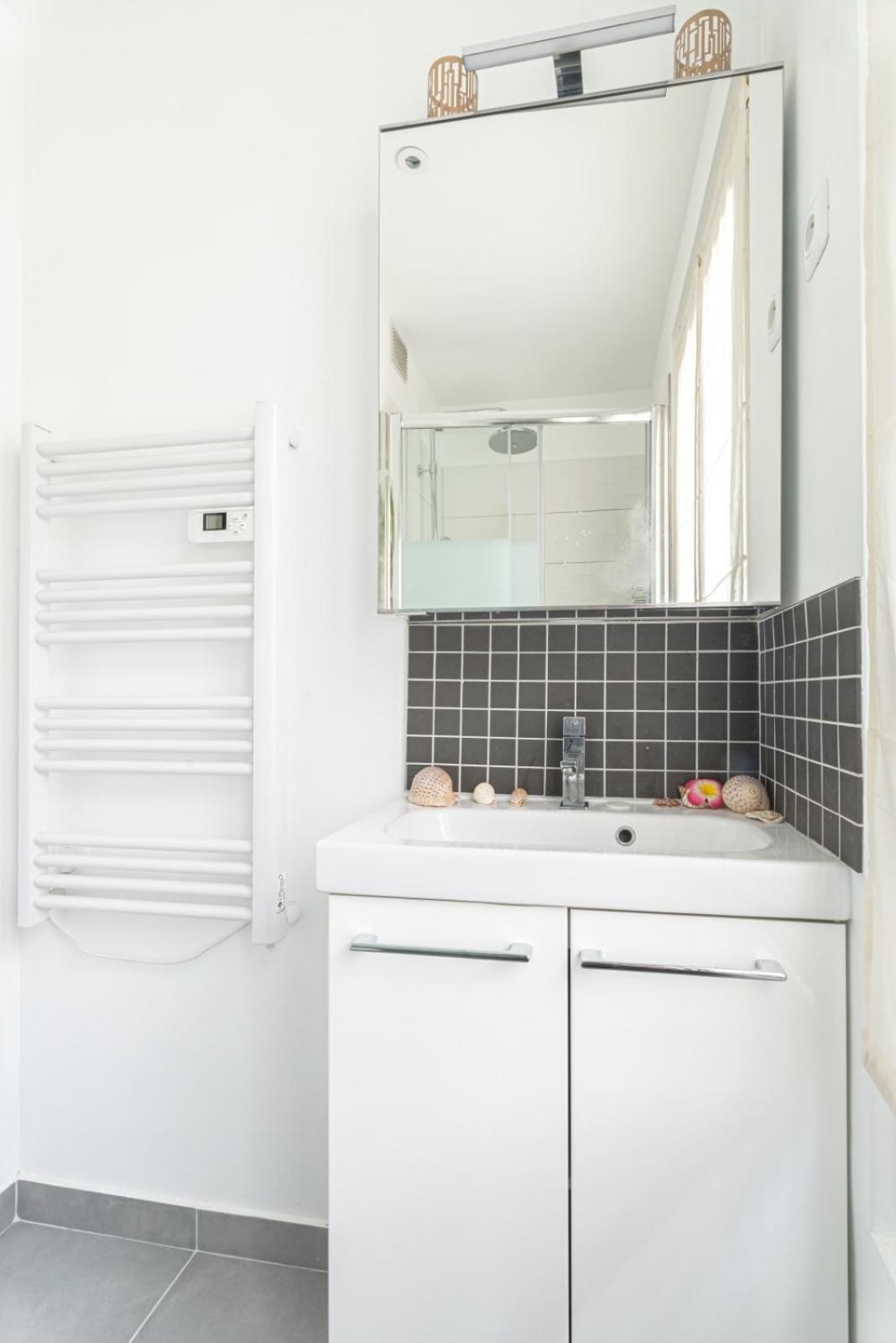 Beautiful And Bright Studio Near Belleville *