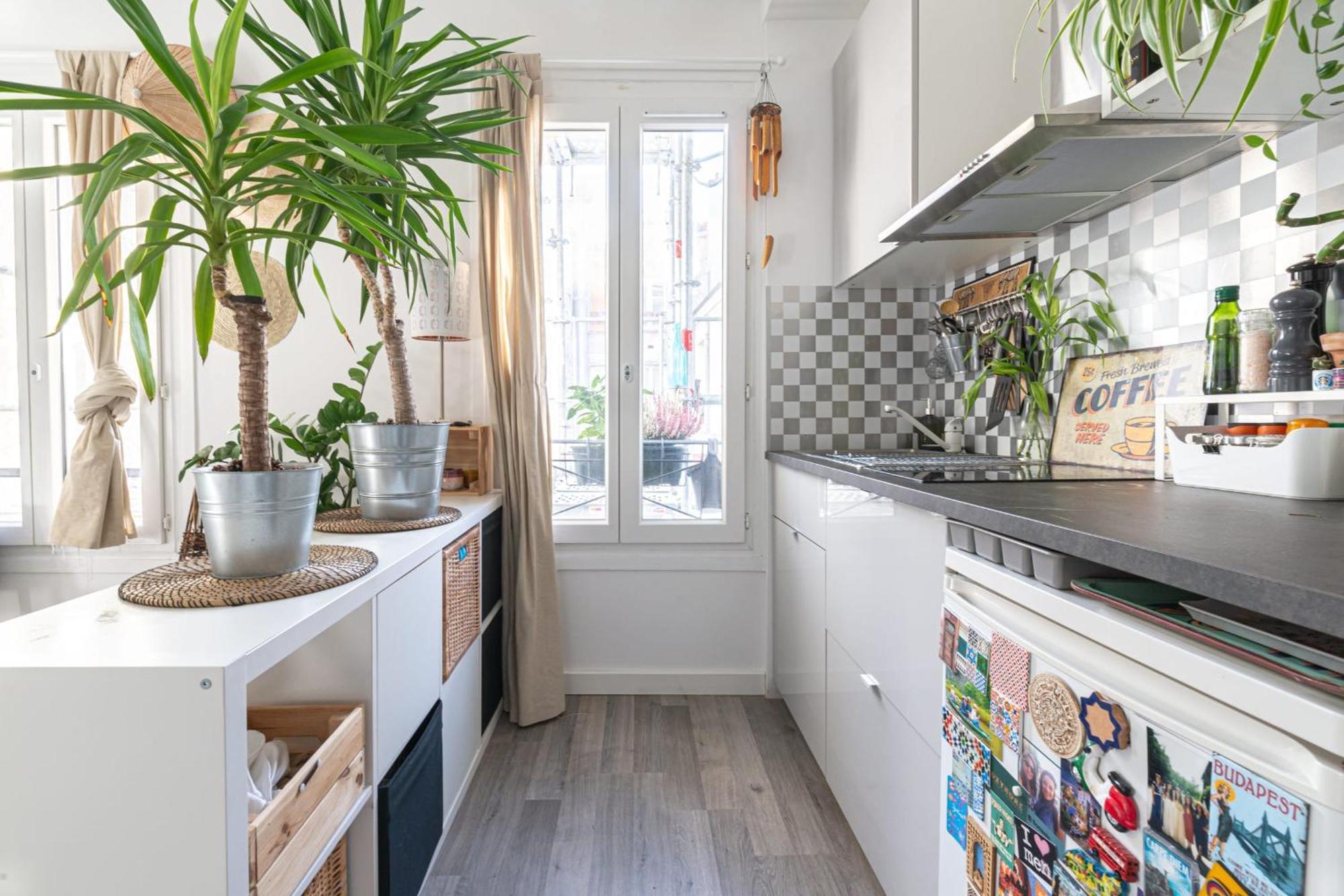 Beautiful And Bright Studio Near Belleville Apartment