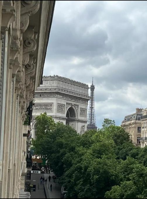 Guest Nearby Champs Elysees Parigi