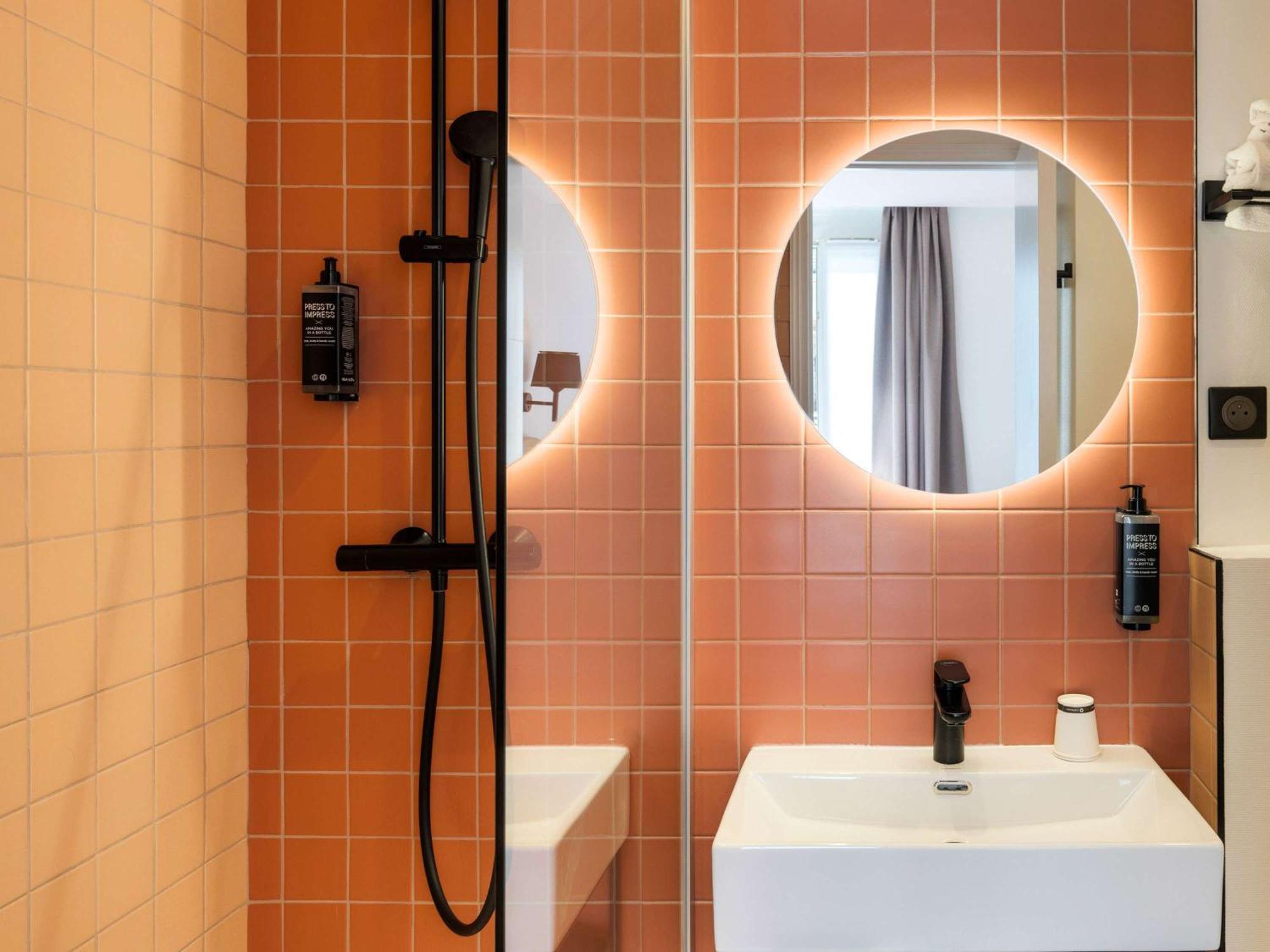 Hotel Ibis Styles Cadet Lafayette Parigi