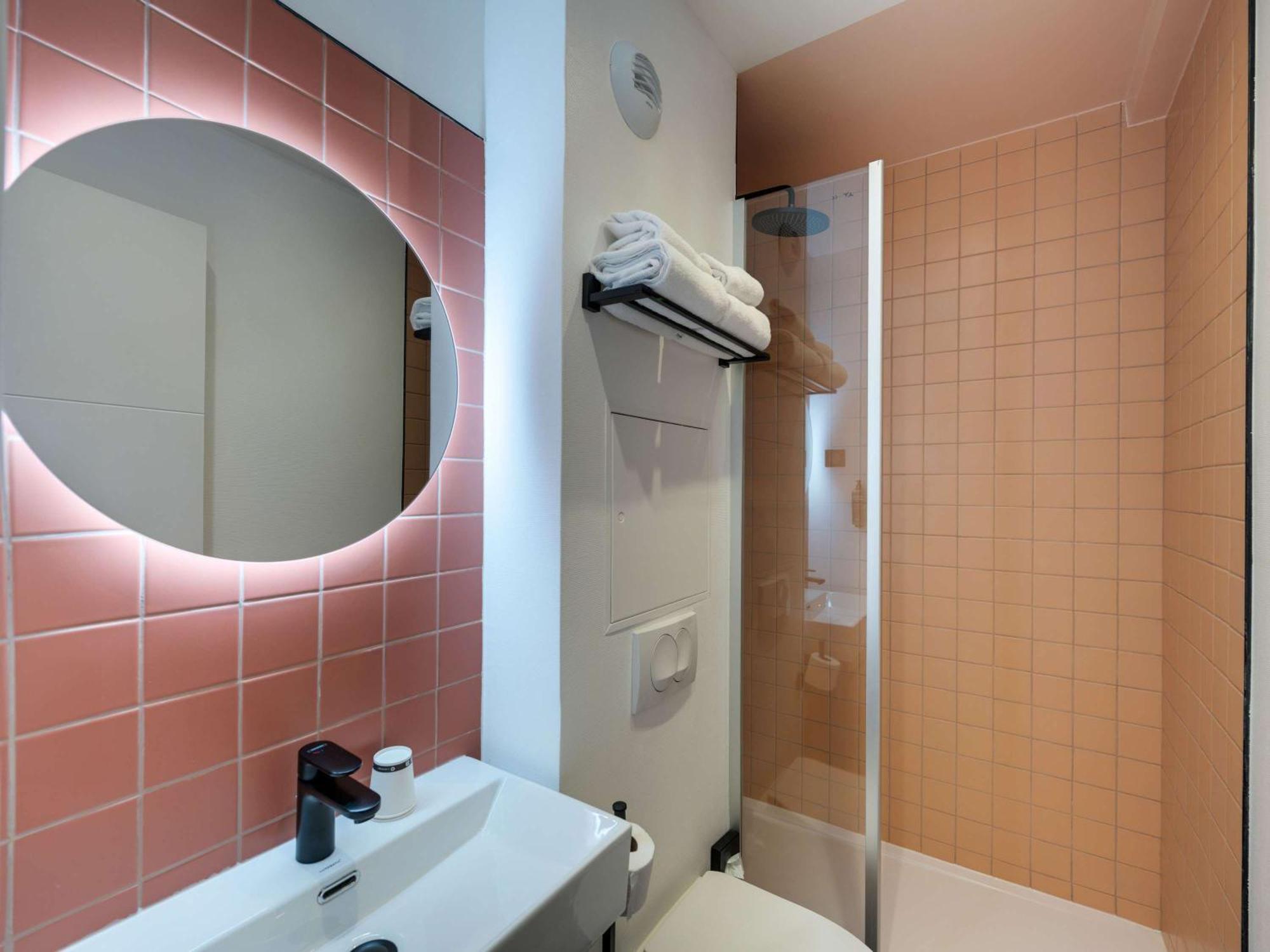Hotel Ibis Styles Cadet Lafayette Parigi