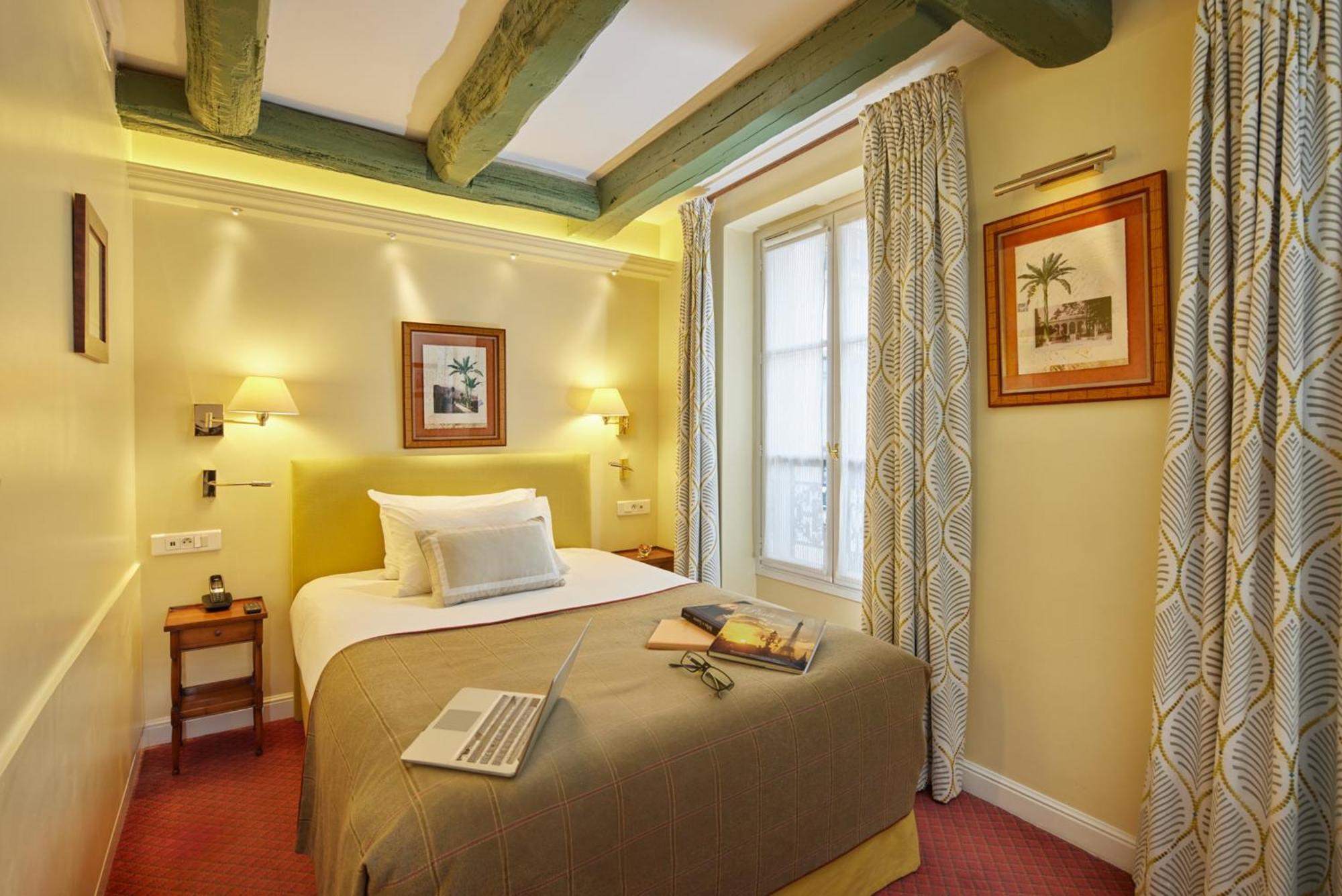 Hotel Le Relais Montmartre Parigi