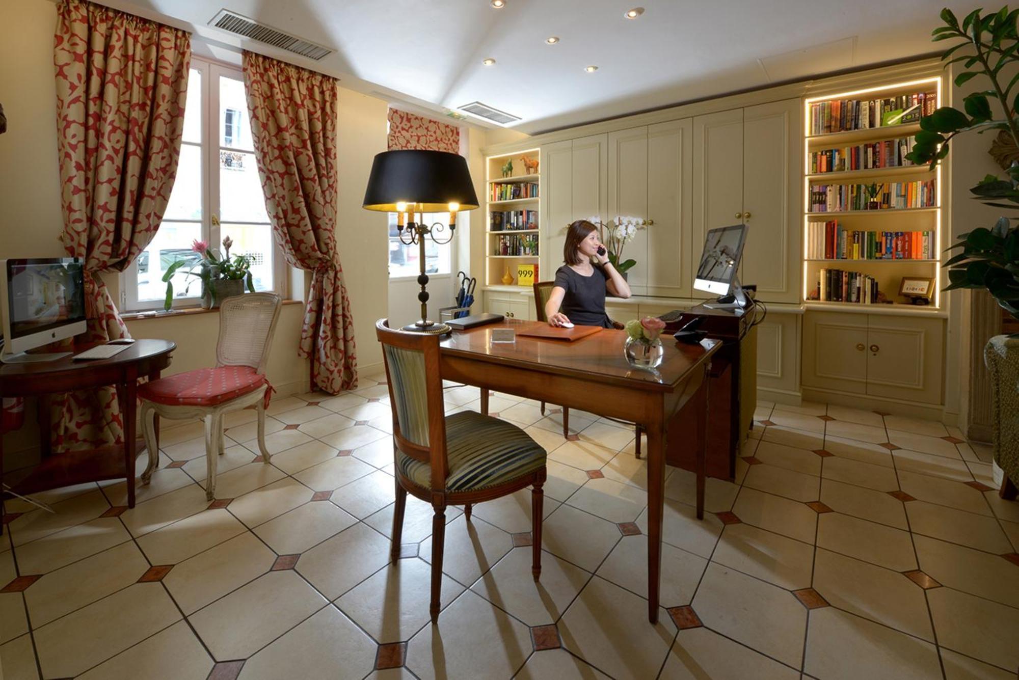 Hotel Le Relais Montmartre Parigi