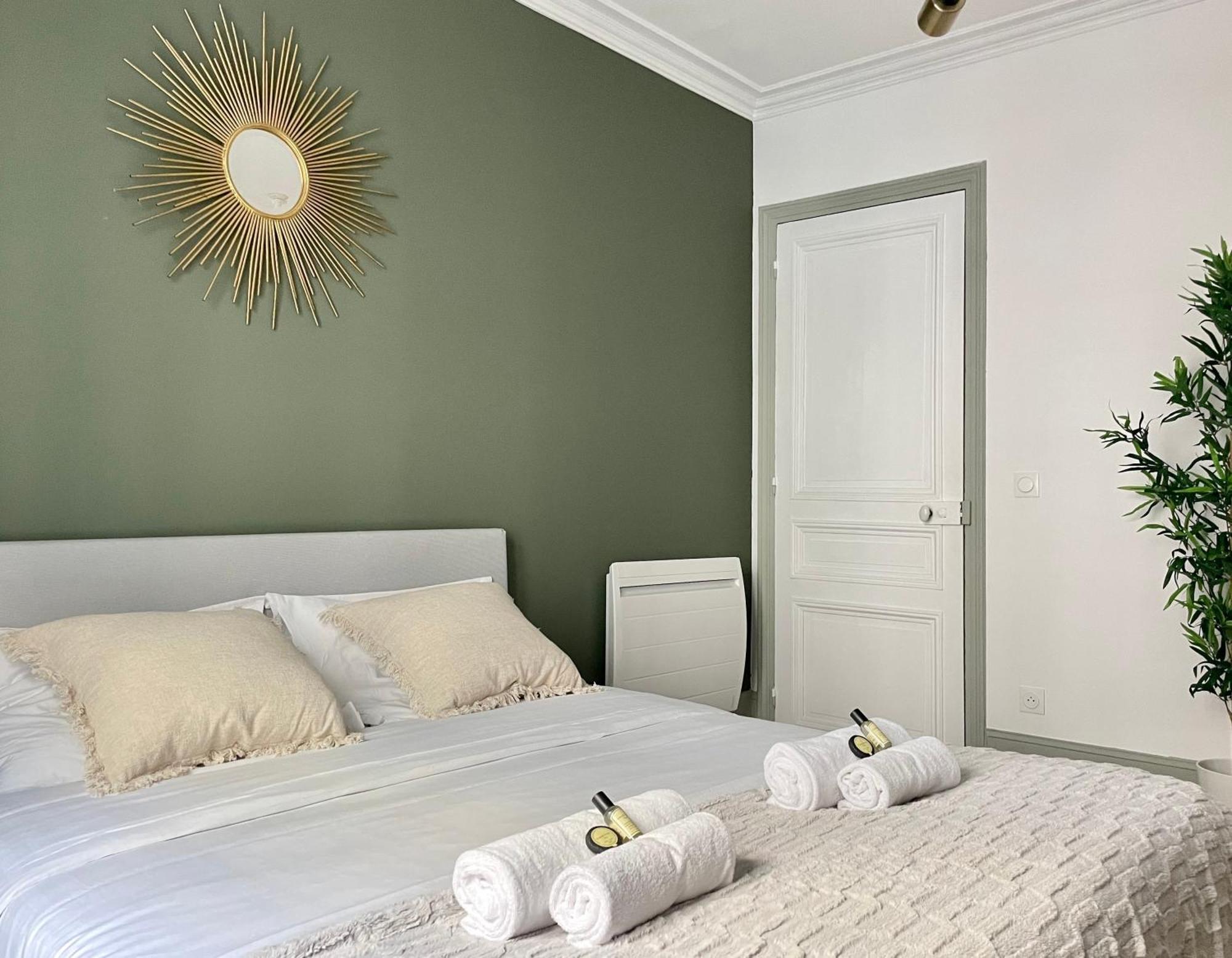 Chic And Spacious Flat In Montmartre *