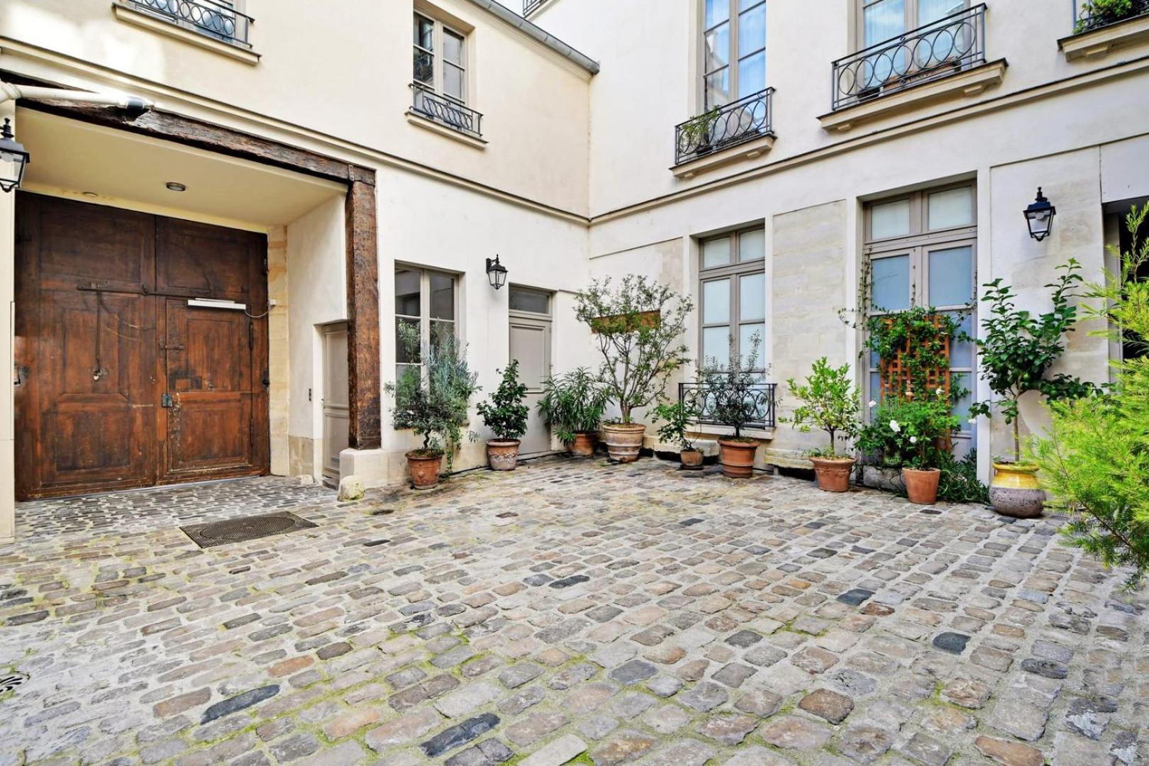 Marais City Heart Apartment