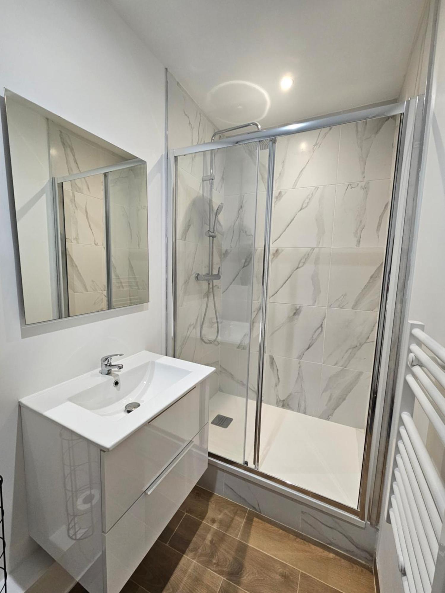 A Clichy Apartment *