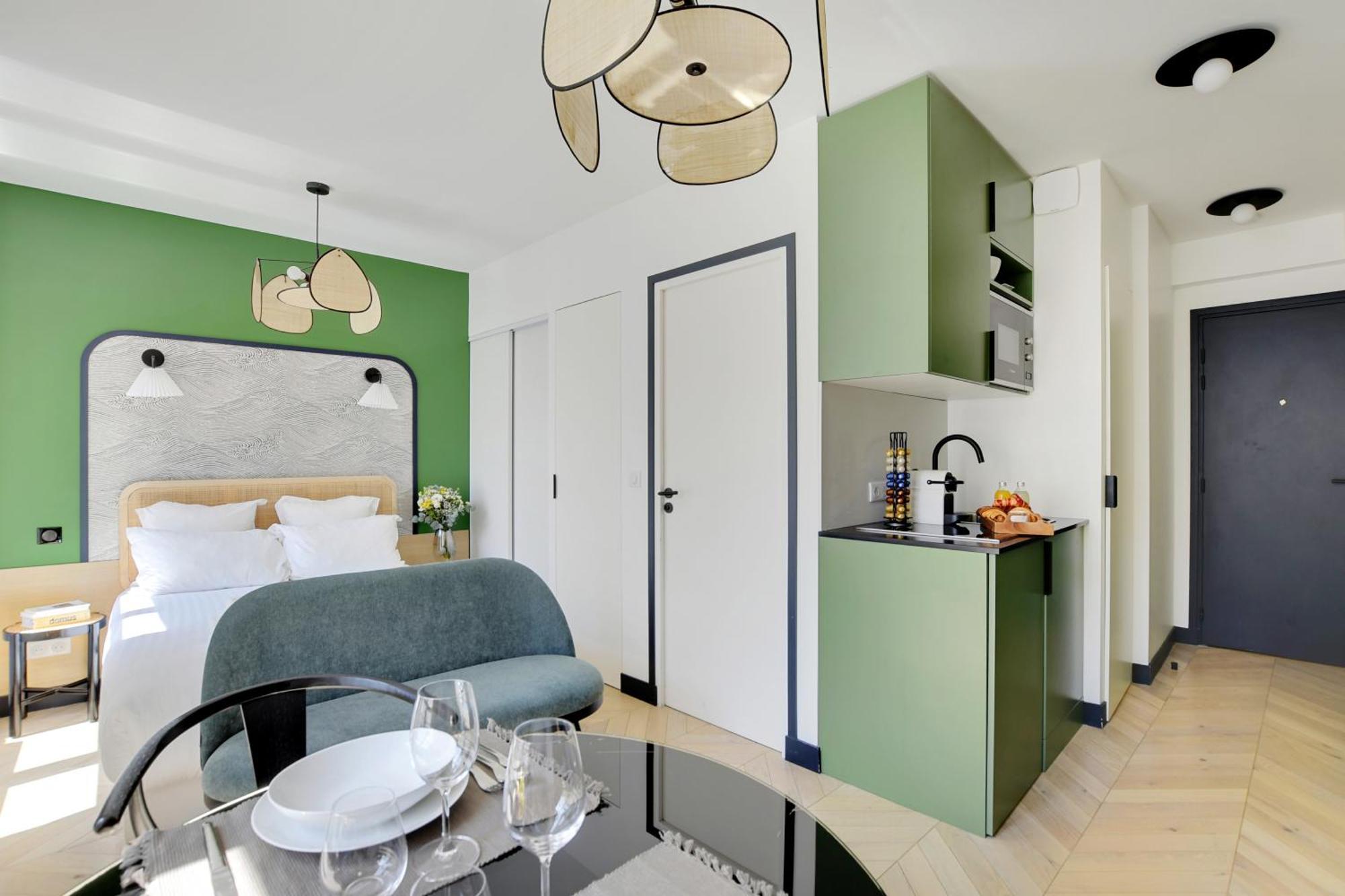 Sereners - Charming Serviced - Bastille Apartment *