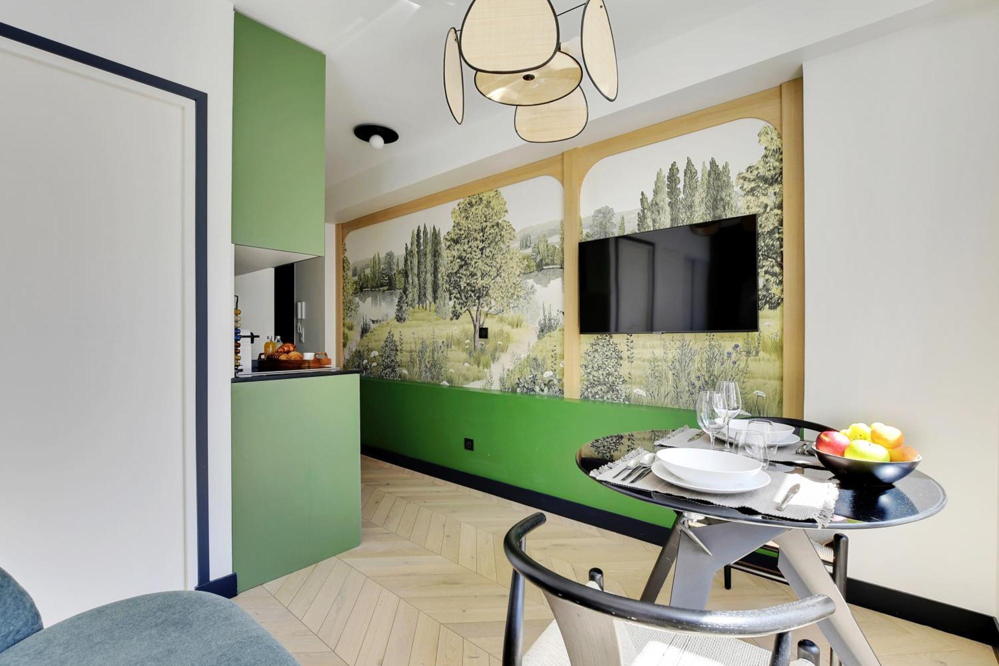 Sereners - Charming Serviced - Bastille Apartment