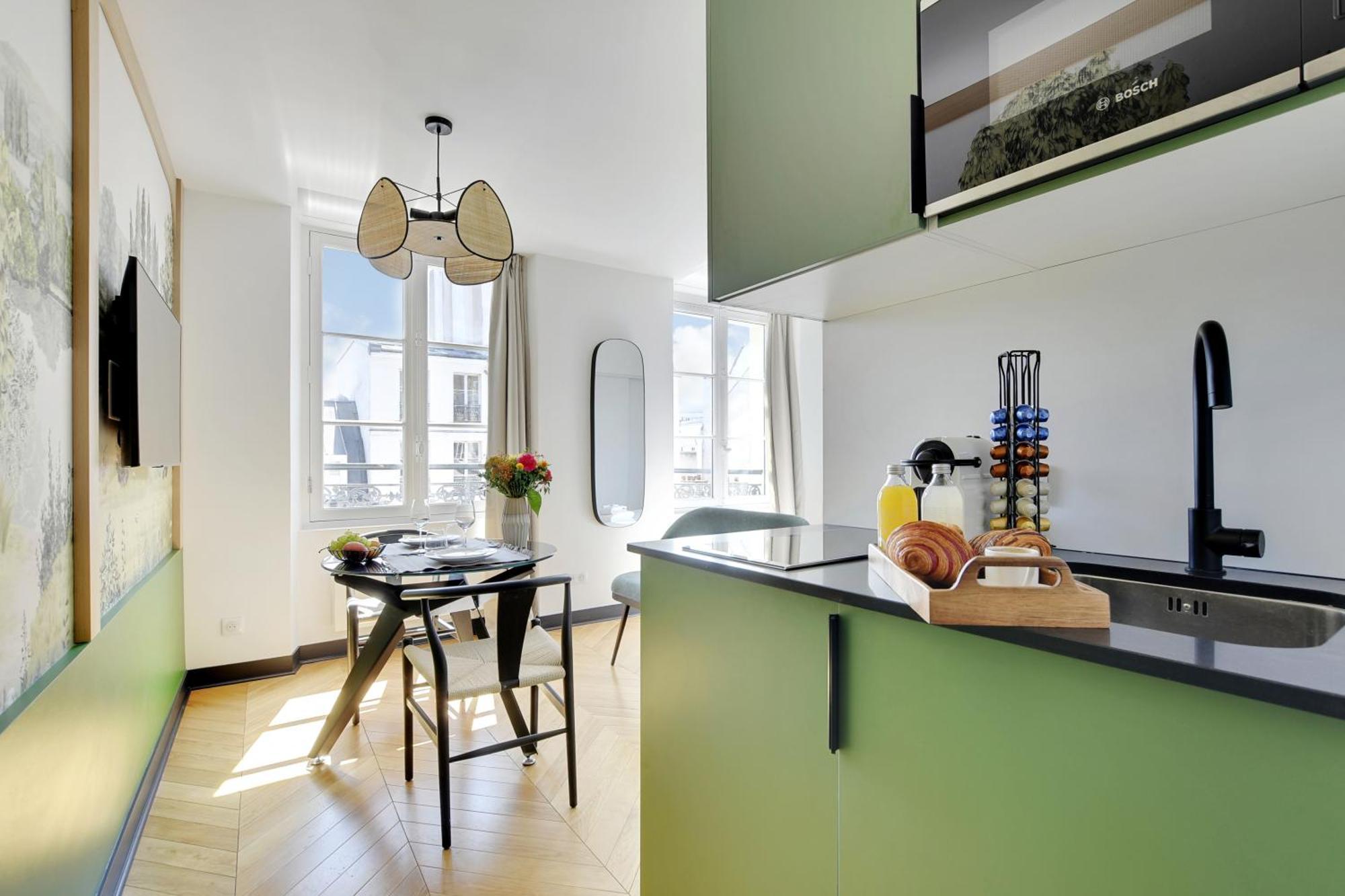 Sereners - Charming Serviced - Bastille Apartment *