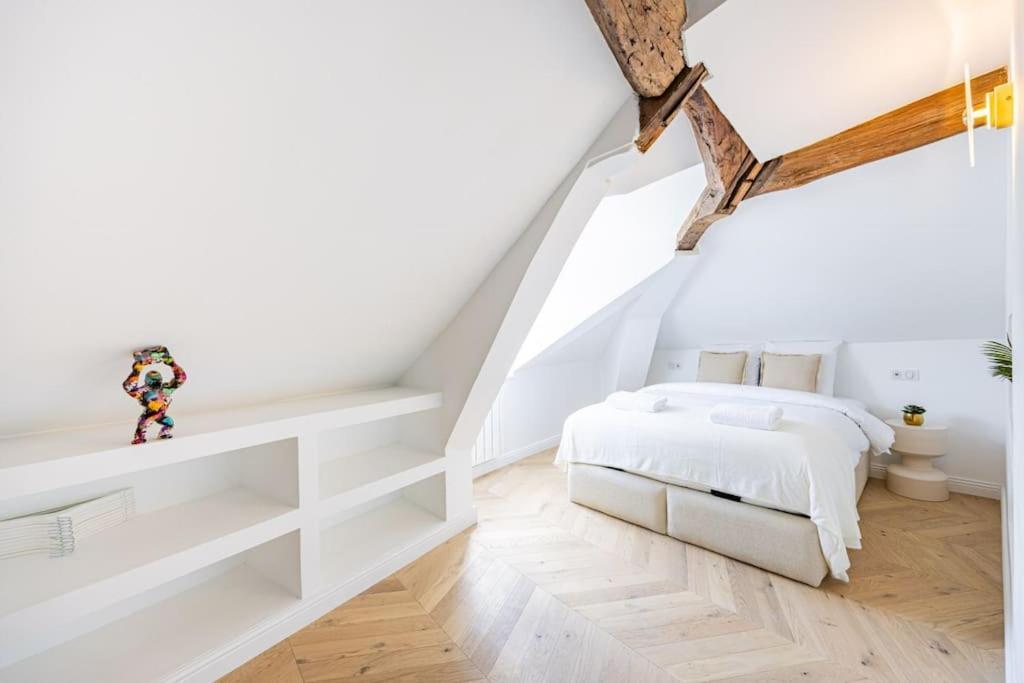 Apartment 3 Bedrooms Sacree Coeur Place Du Tertre Montmartre Paris