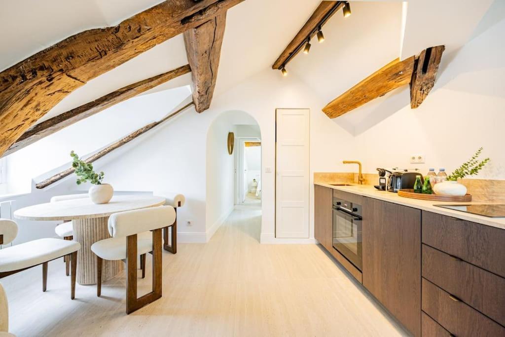 3 Bedrooms Sacree Coeur Place Du Tertre Montmartre *