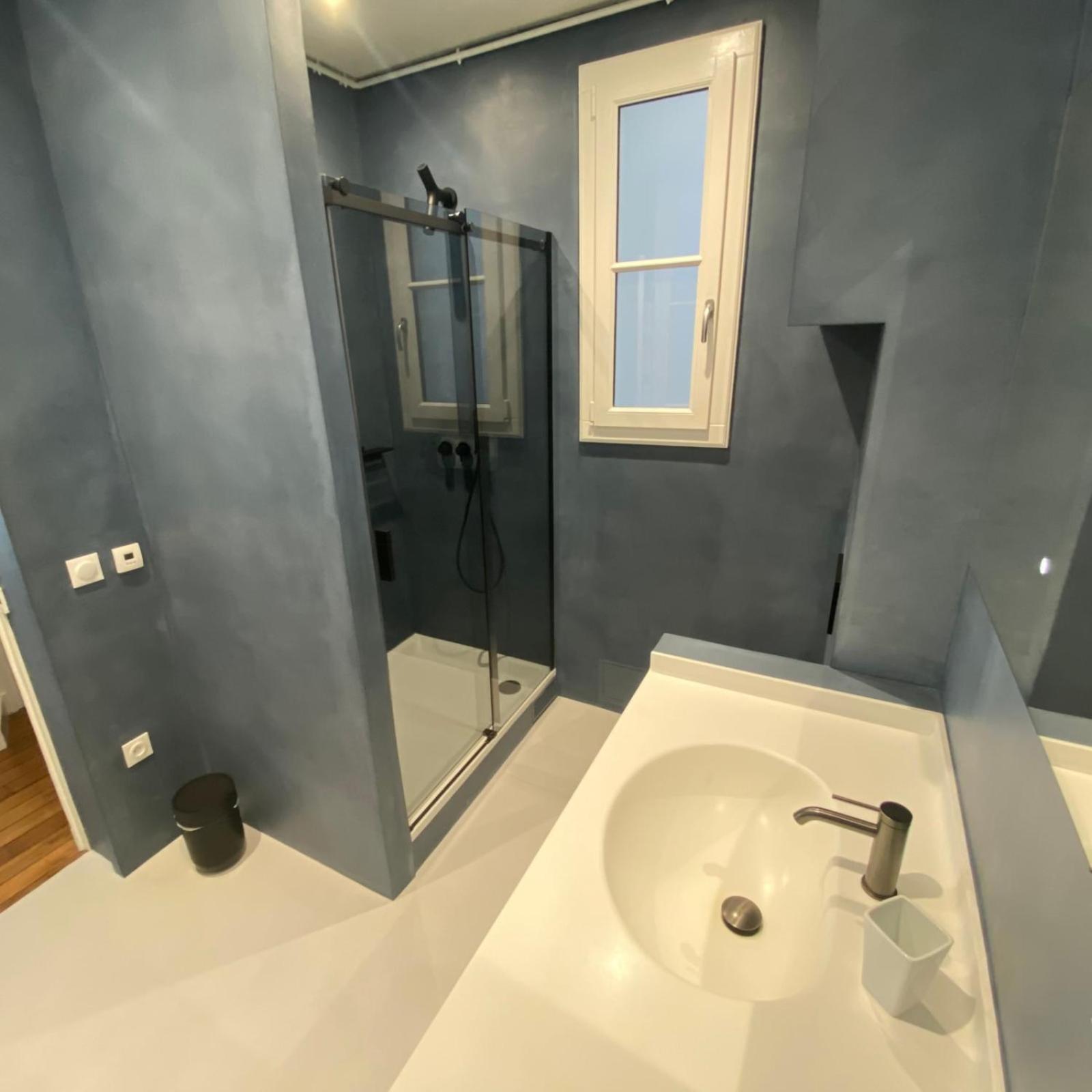Appartamento Charming 2-bedroom In The 16 *