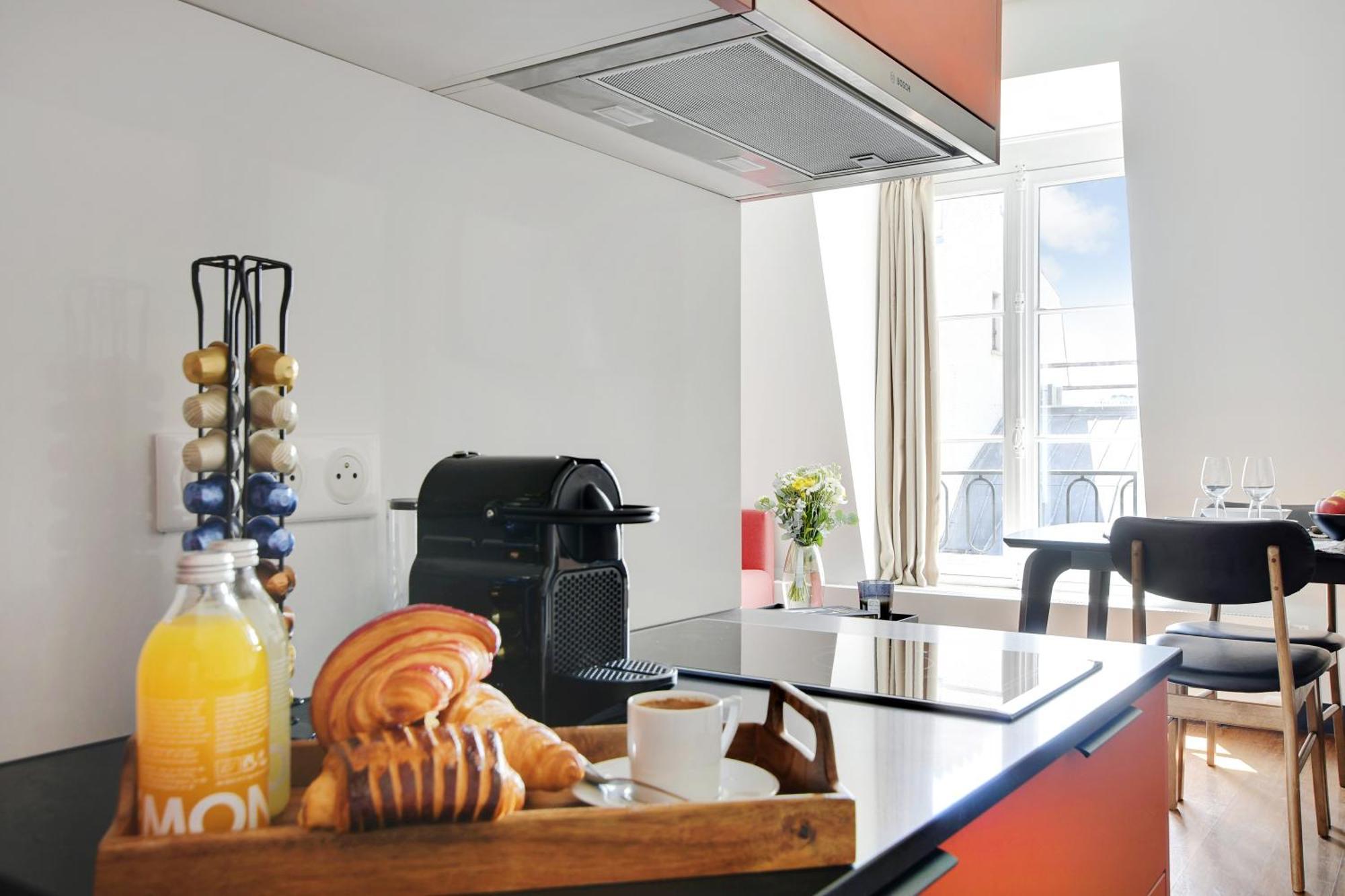 Sereners - Charming Serviced - Bastille Apartment