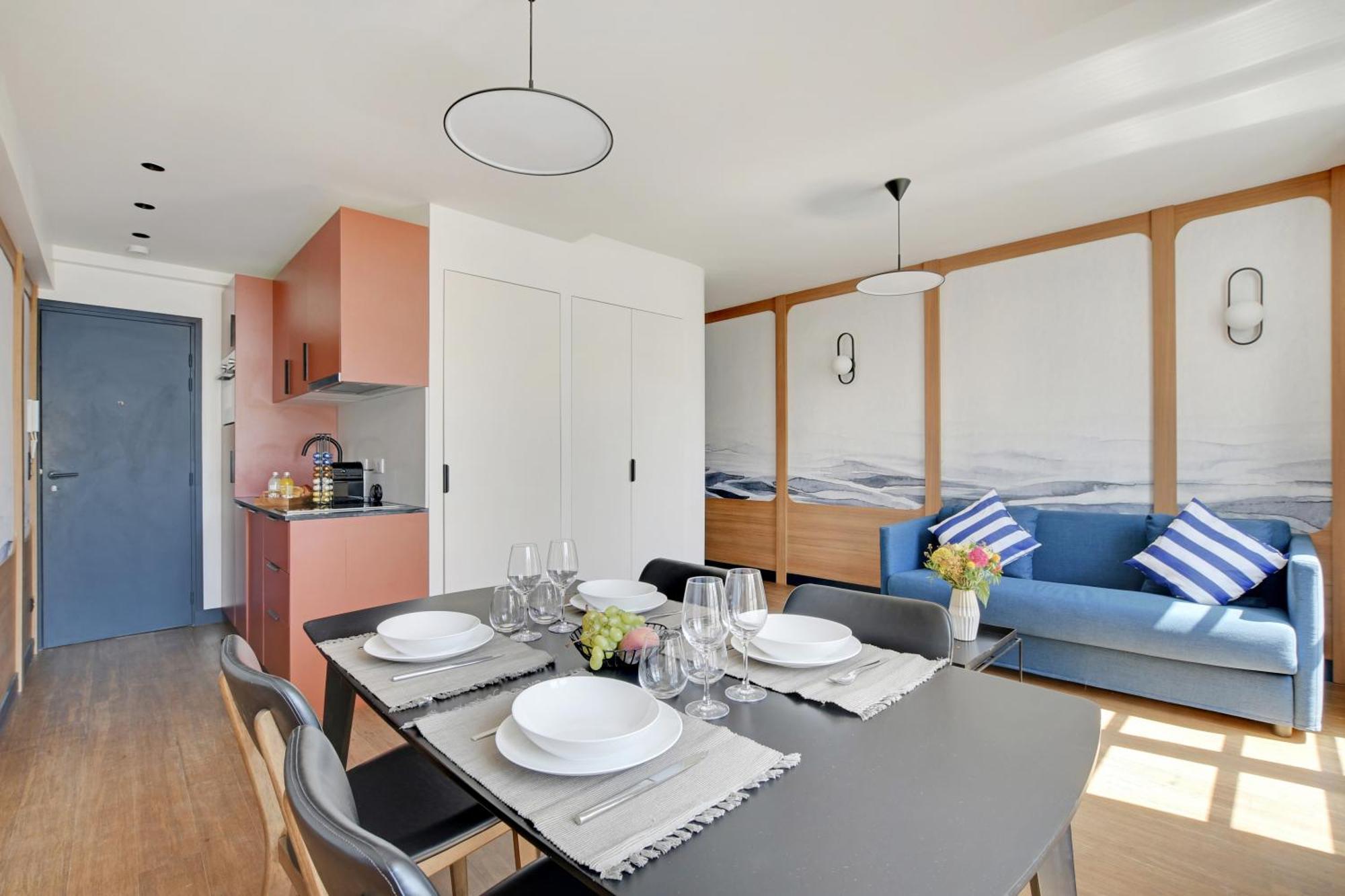 Sereners - Charming Serviced - Bastille Apartment