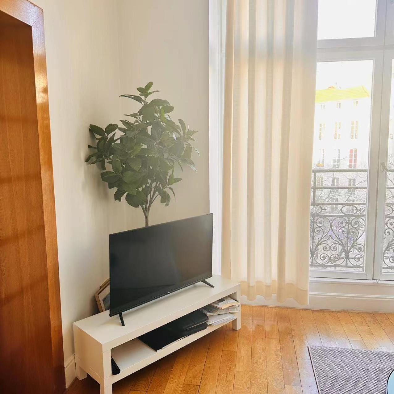 2 Bedrooms In Marais Parigi