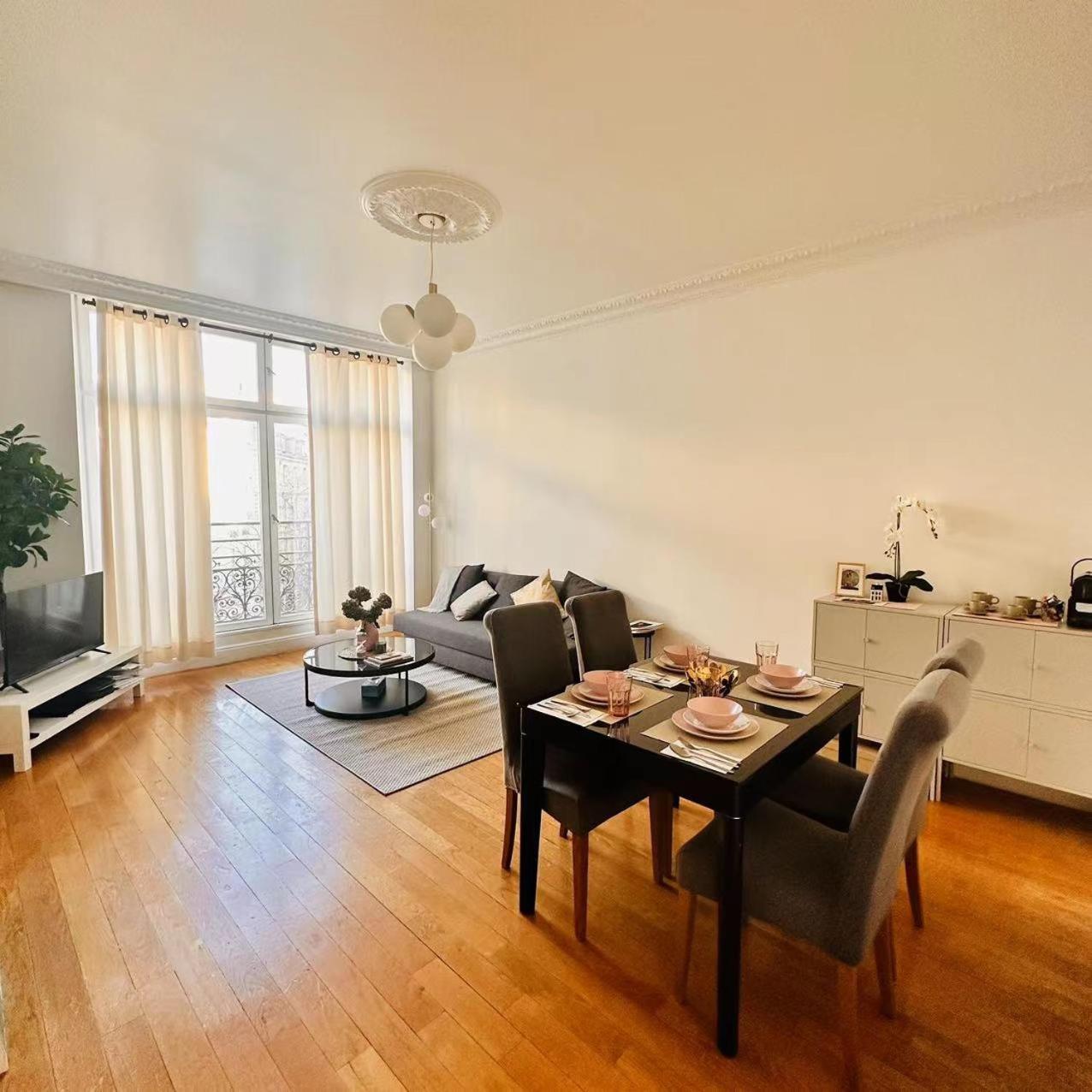 2 Bedrooms In Marais *
