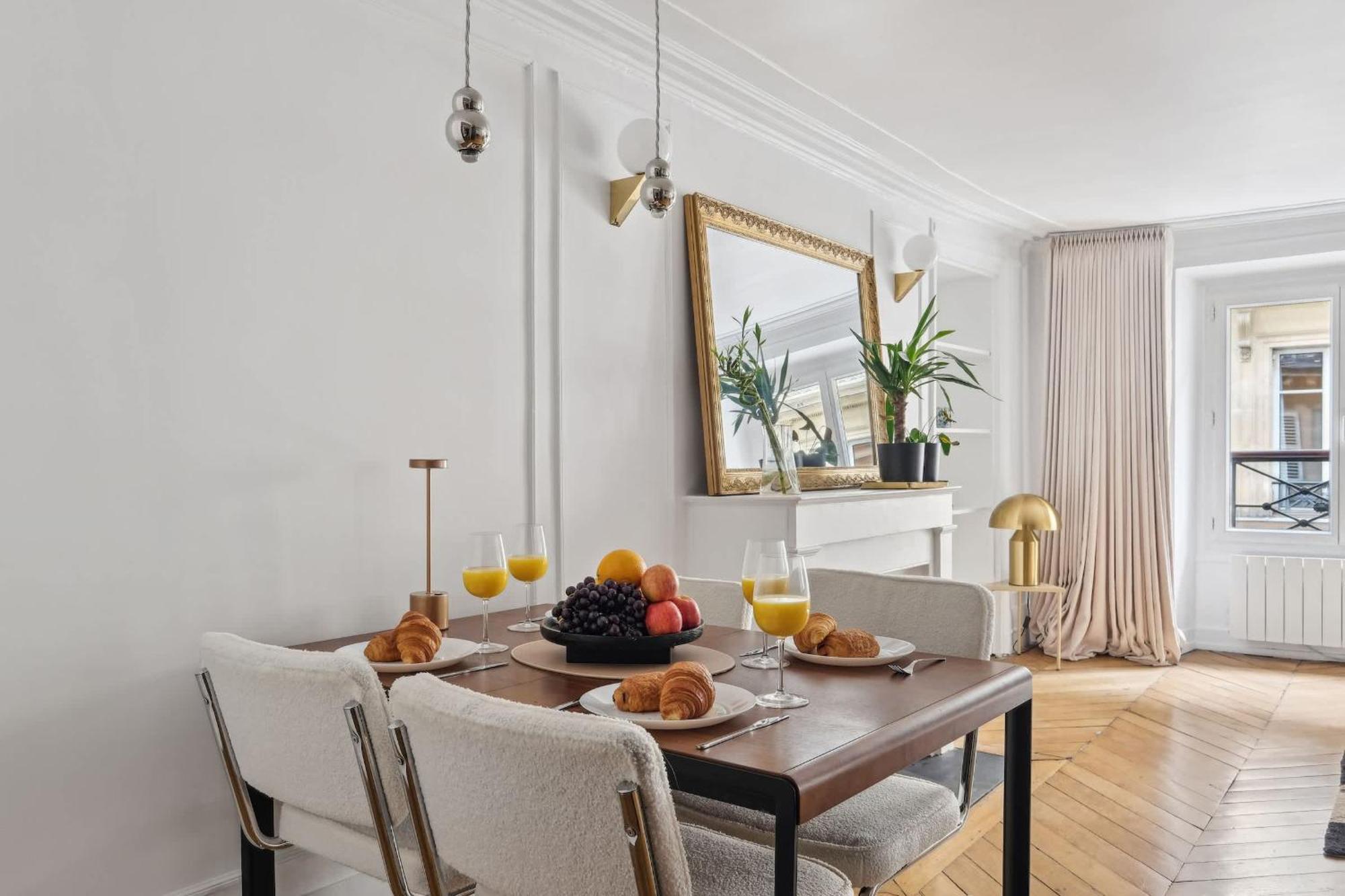 Jardin Des Tuileries & Louvre - Cityapartmentstay