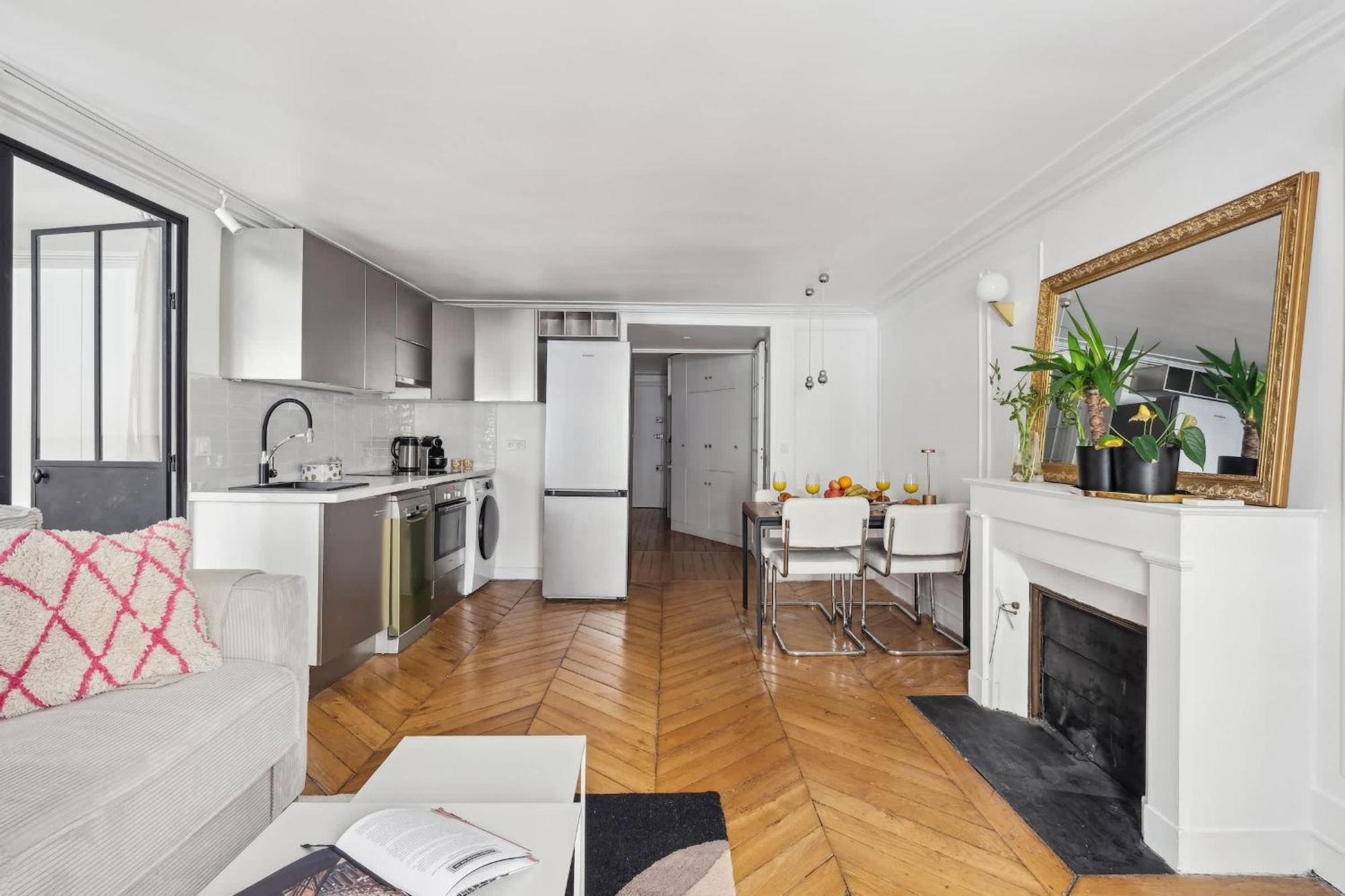 Jardin Des Tuileries & Louvre - Cityapartmentstay *