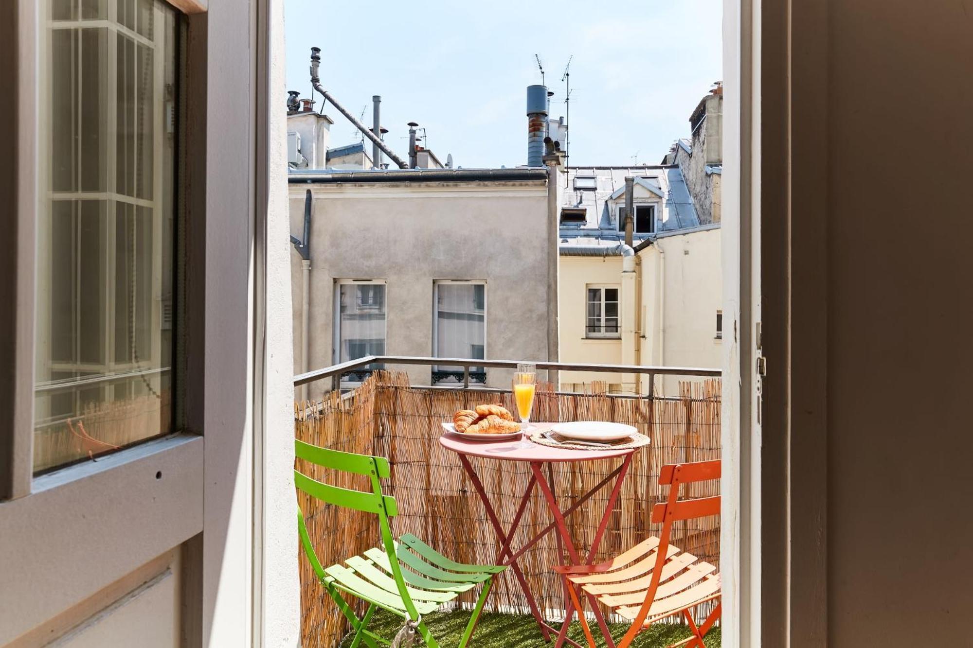 Latin Quarter - 1br With Balcony - Cityapartmentstay *
