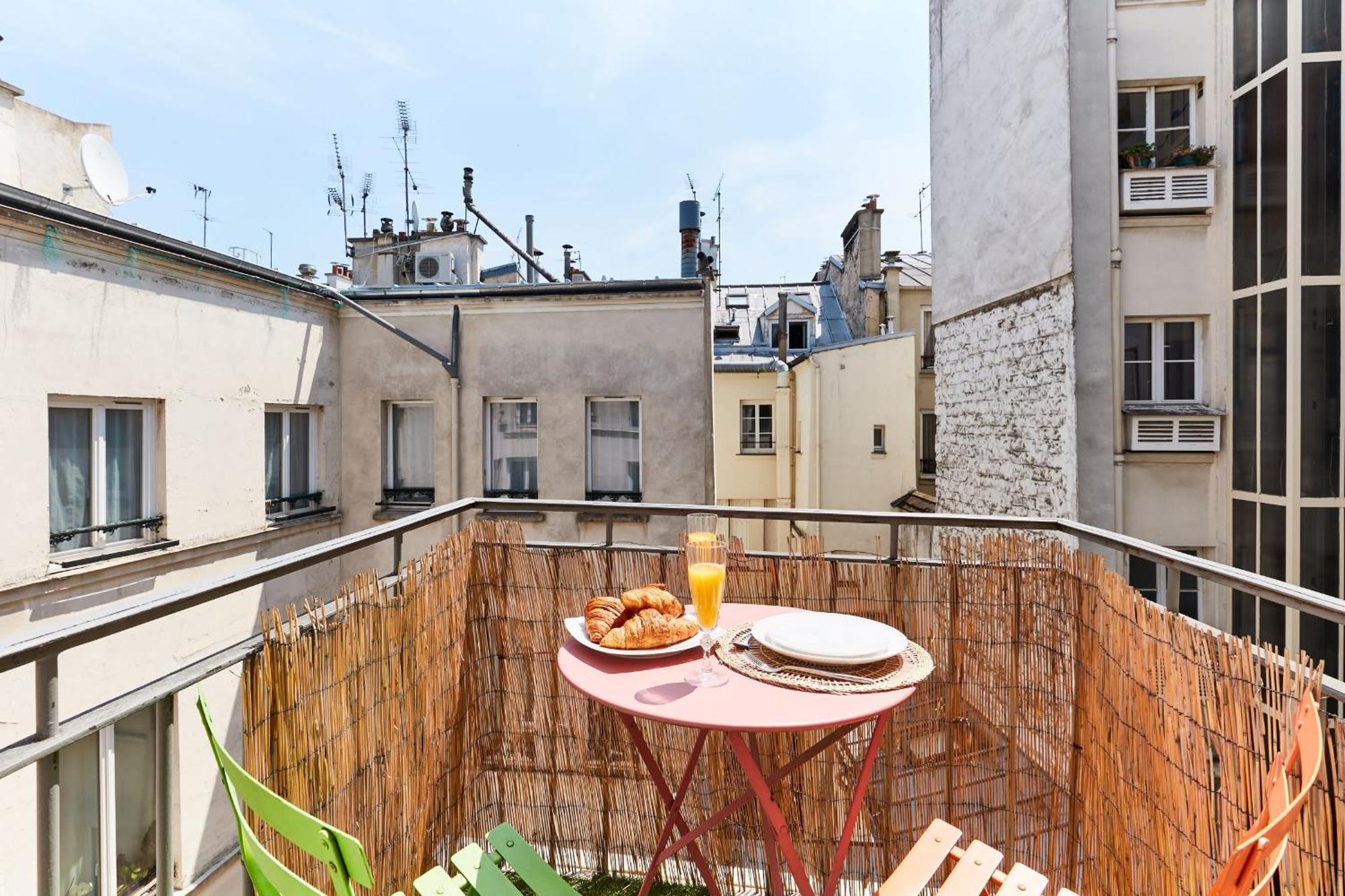 Latin Quarter - 1br With Balcony - Cityapartmentstay