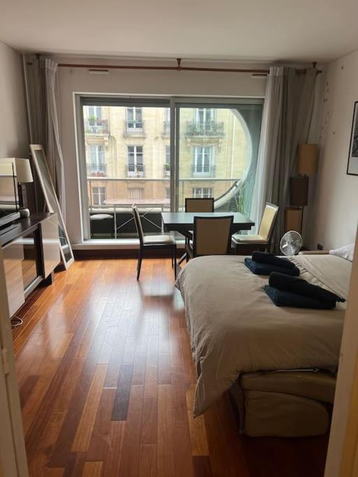 Apartment Avec Balcon Vue Tour Eiffel