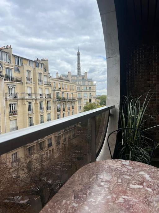 Apartment Avec Balcon Vue Tour Eiffel Paris