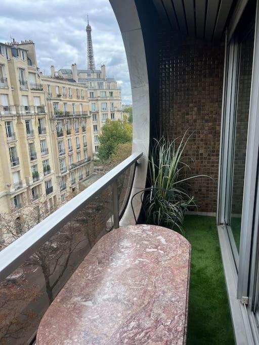 Avec Balcon Vue Tour Eiffel Apartment *
