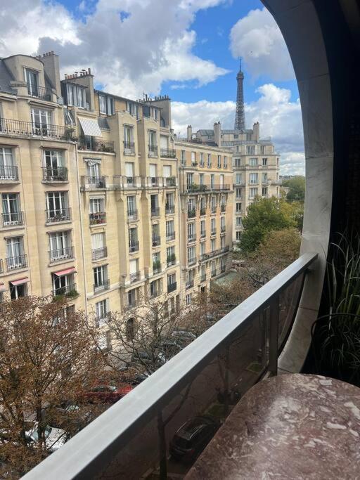 Apartment Avec Balcon Vue Tour Eiffel *