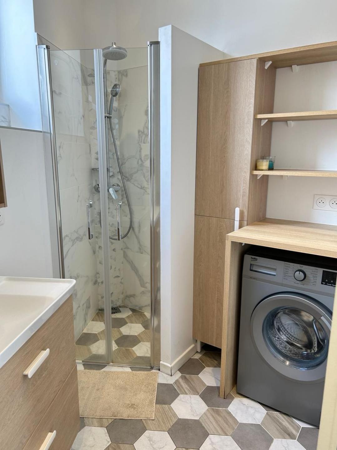 Spacious Near Eiffel Grenelle F2 * Parigi