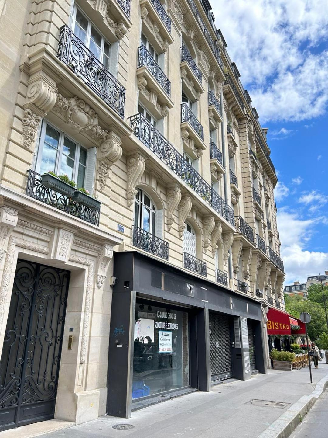 Spacious Near Eiffel Grenelle F2 * Parigi