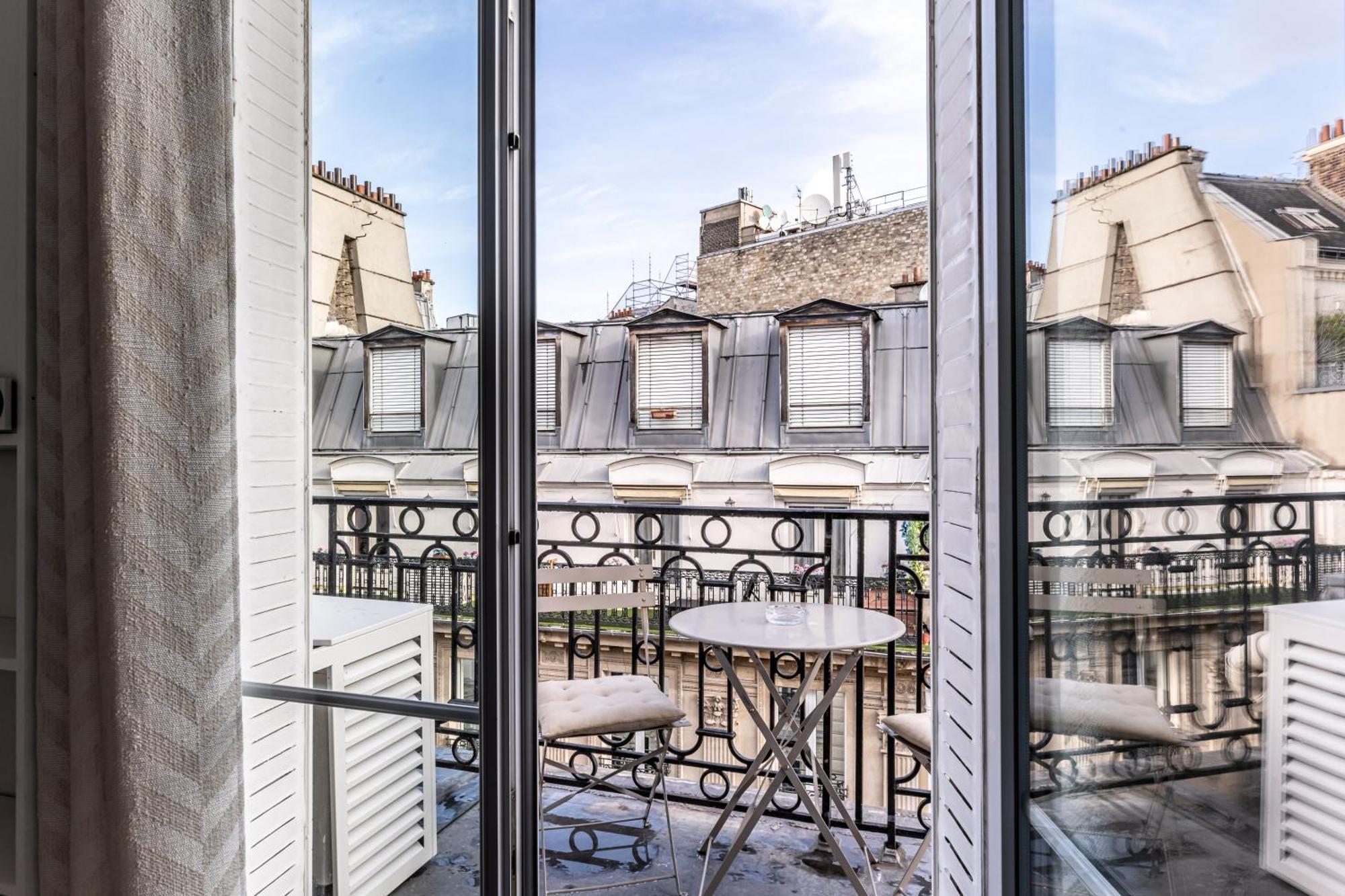 Champs Elysees Apartment *