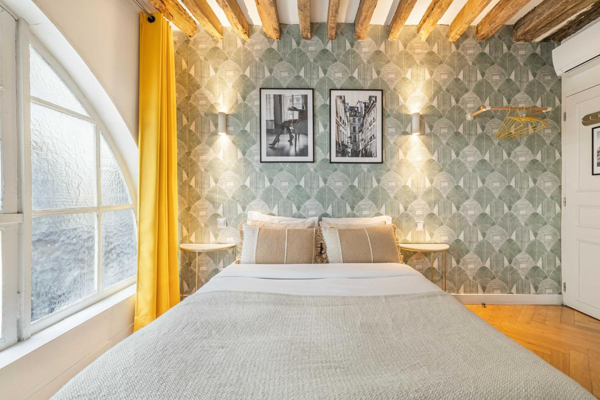 Superb Historical Next To Louvre And Opera *