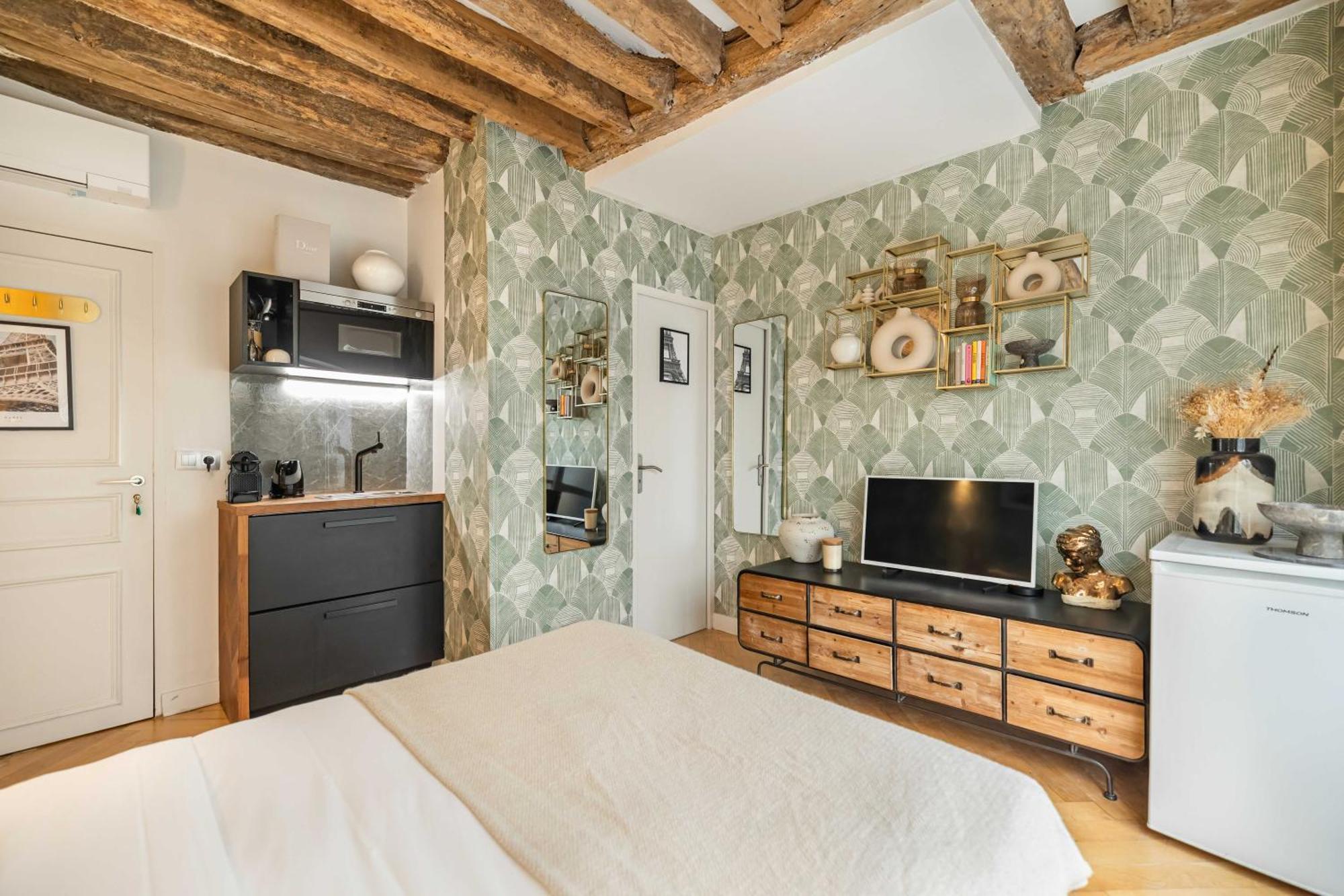 Superb Historical Next To Louvre And Opera *