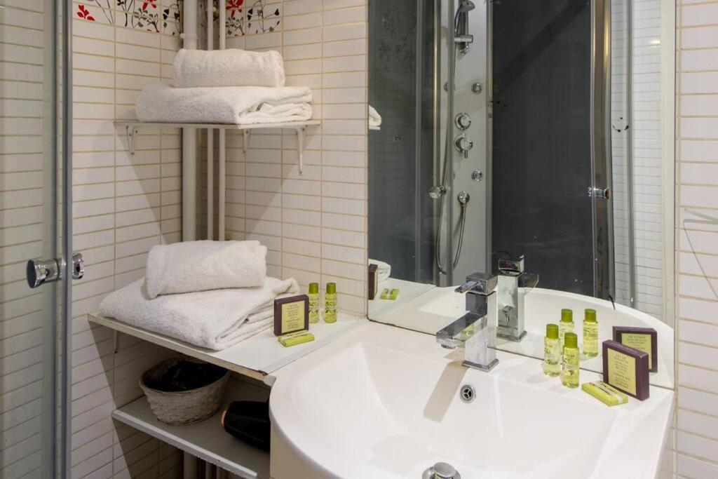 Near The Louvre, Amazing Location On The Most Prestigious Street * Parigi