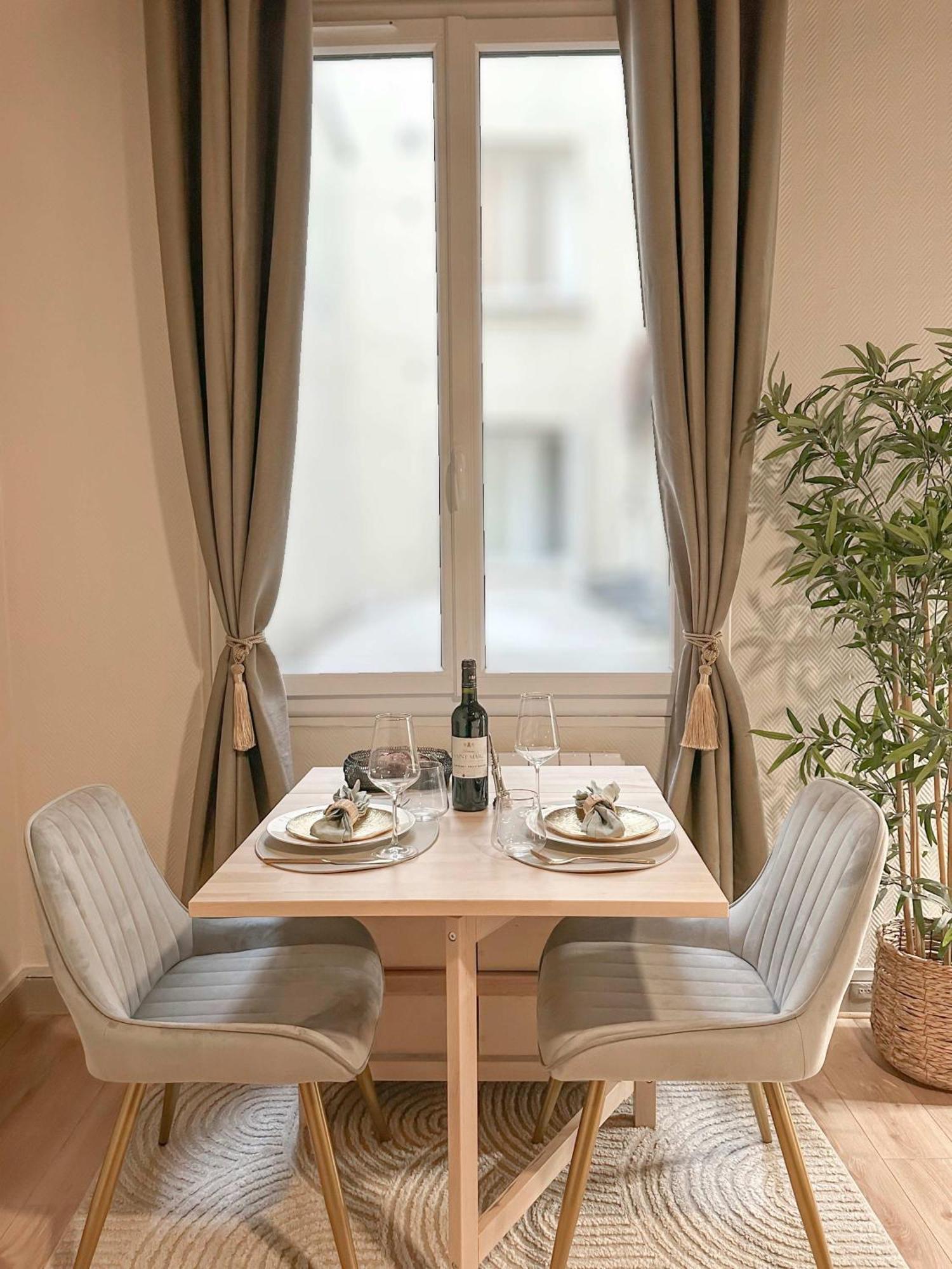 Apartment Charming & Unique In Le Marais Paris