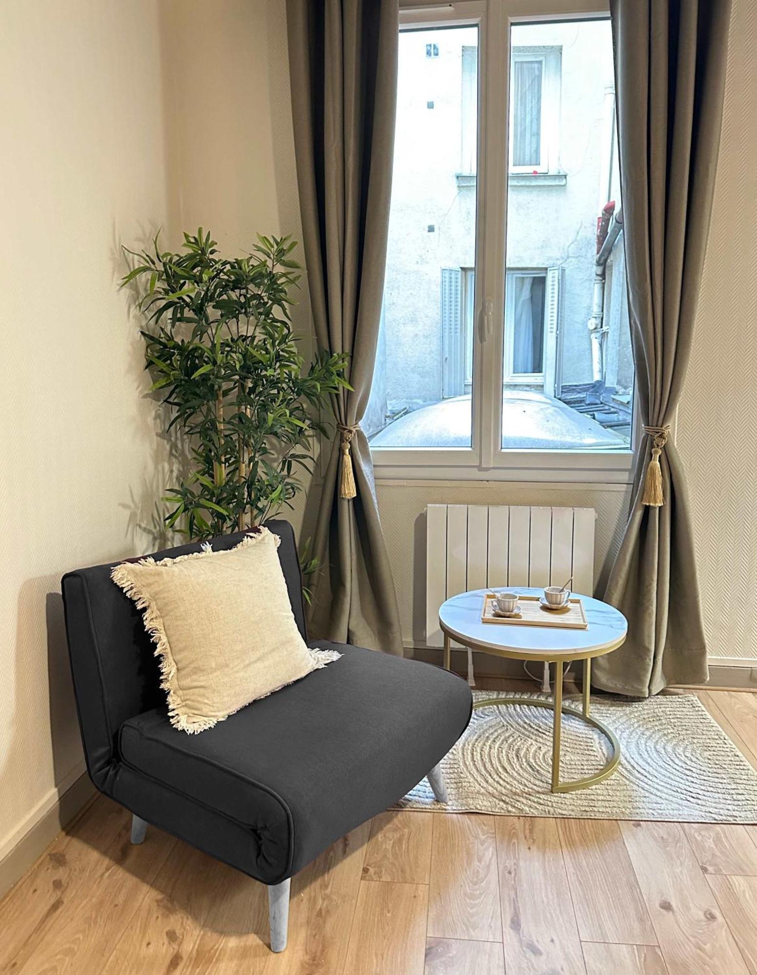 Charming & Unique In Le Marais * Paris