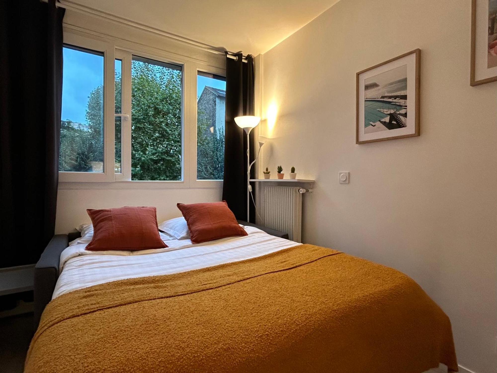 Fully Equipped Near Metro Apartment Paris