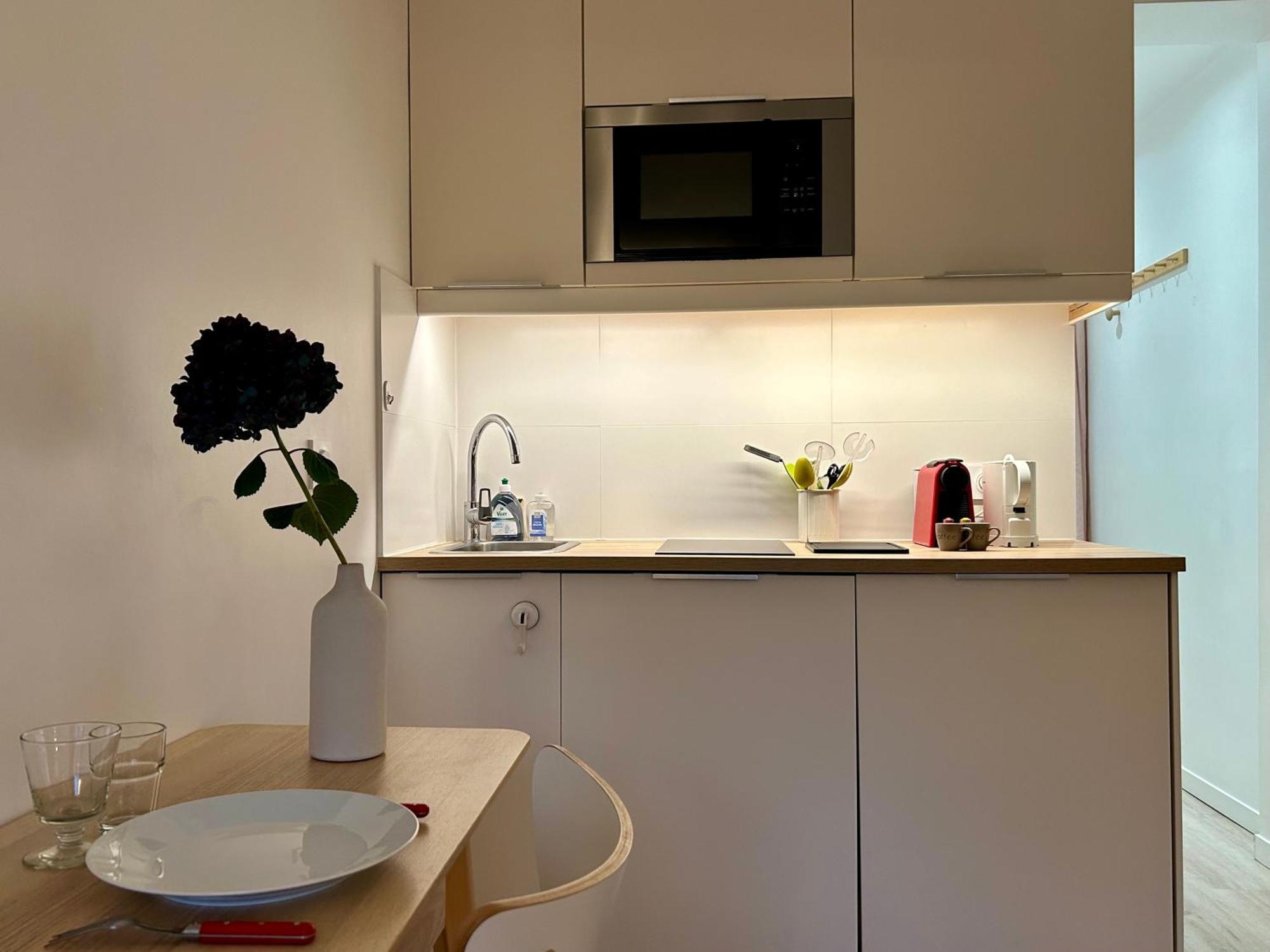 Fully Equipped Near Metro Apartment Paris