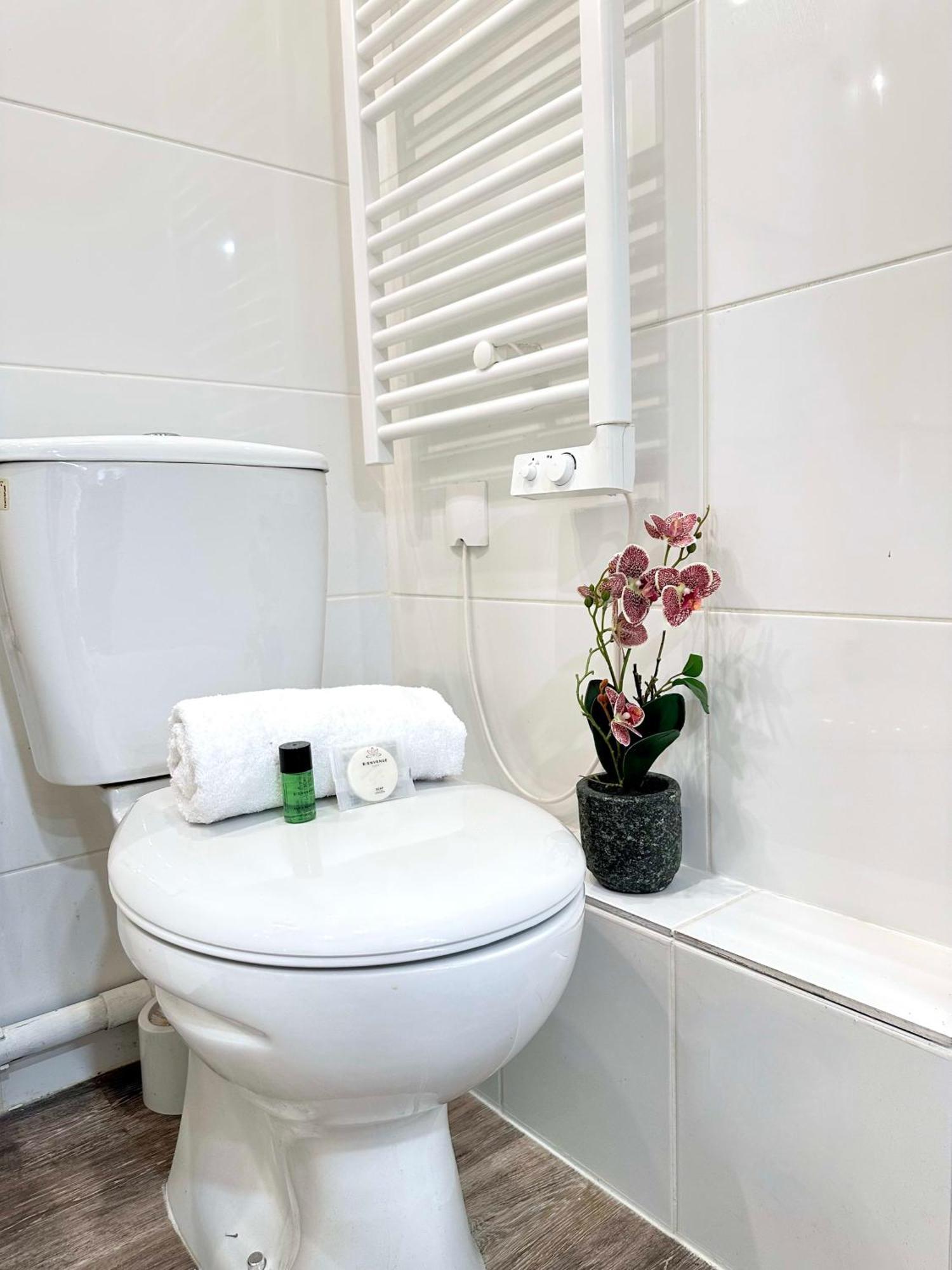 Stylish Steps From Le Marais Parigi