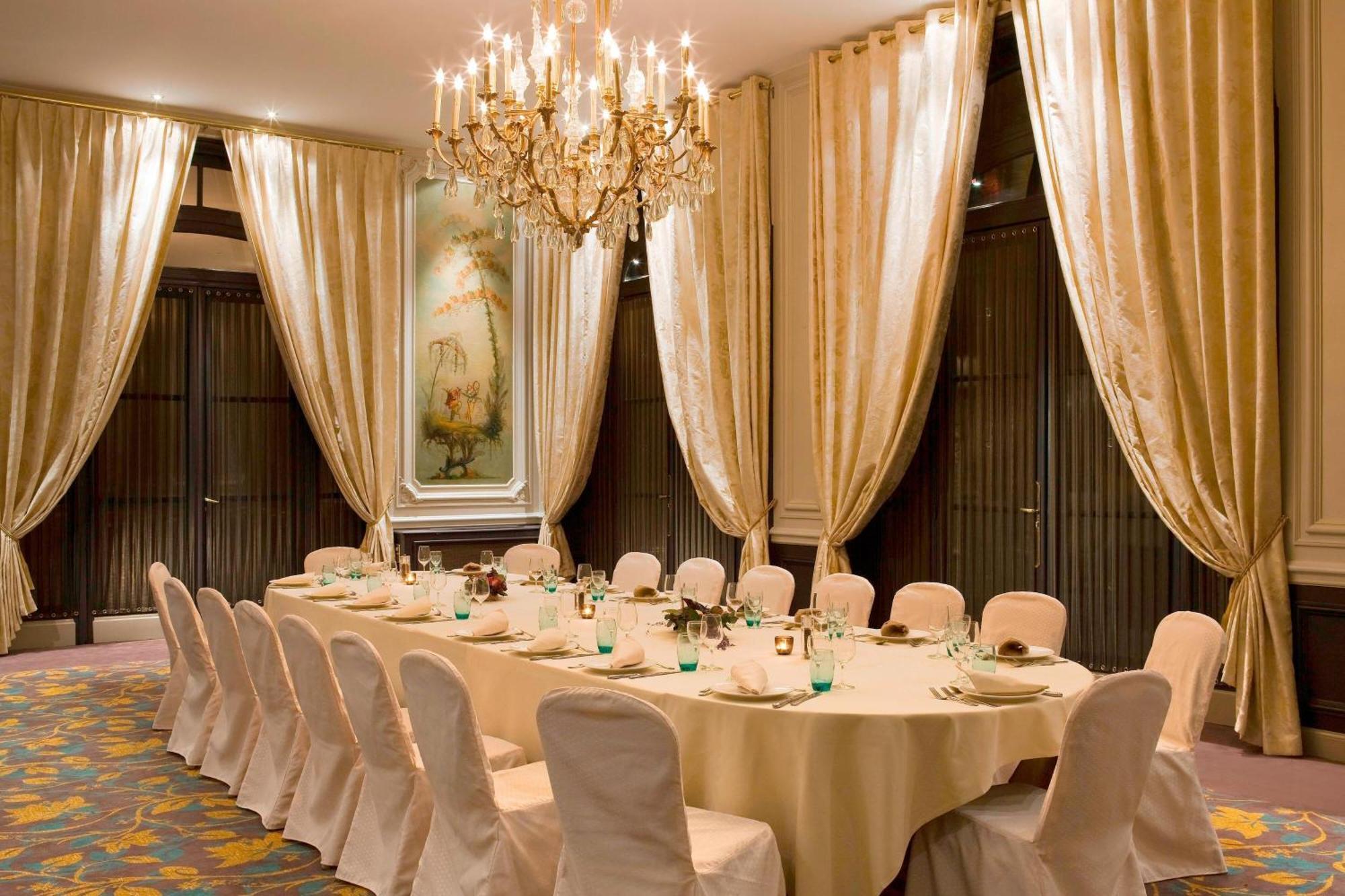 Hotel Marriott Opera Ambassador 4*