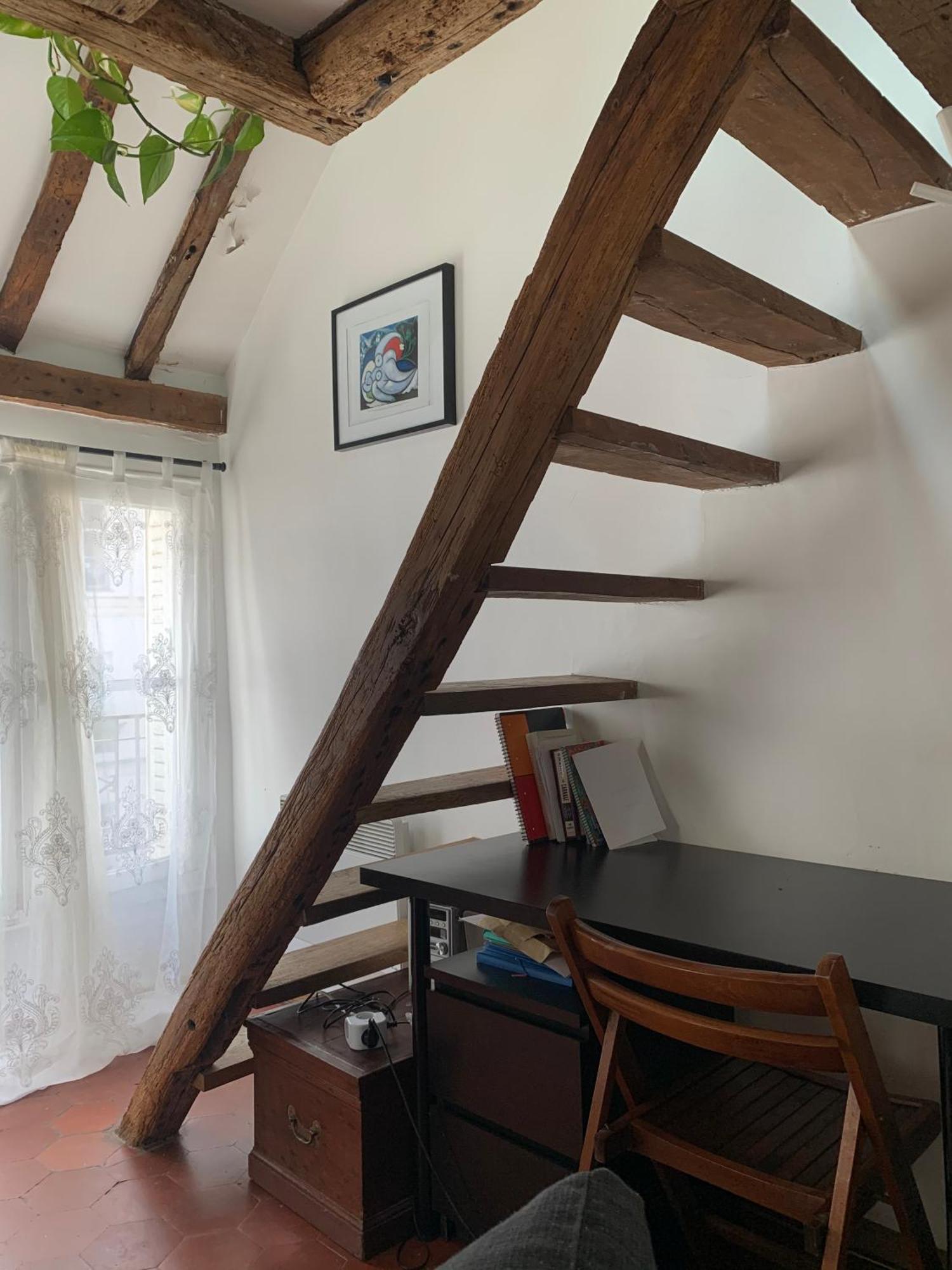 Cozy Mezzanine In The Heart Of