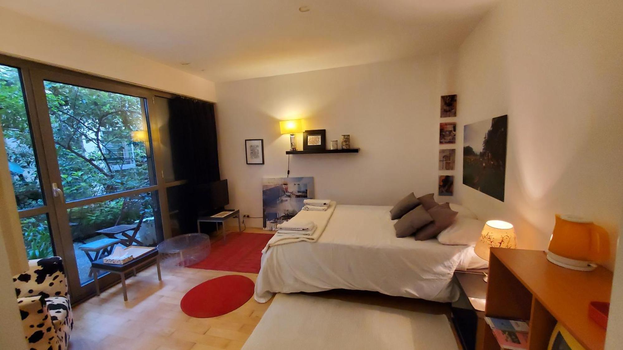 Bed & Breakfast A 20eme Avec Un Petit Jardin Parigi