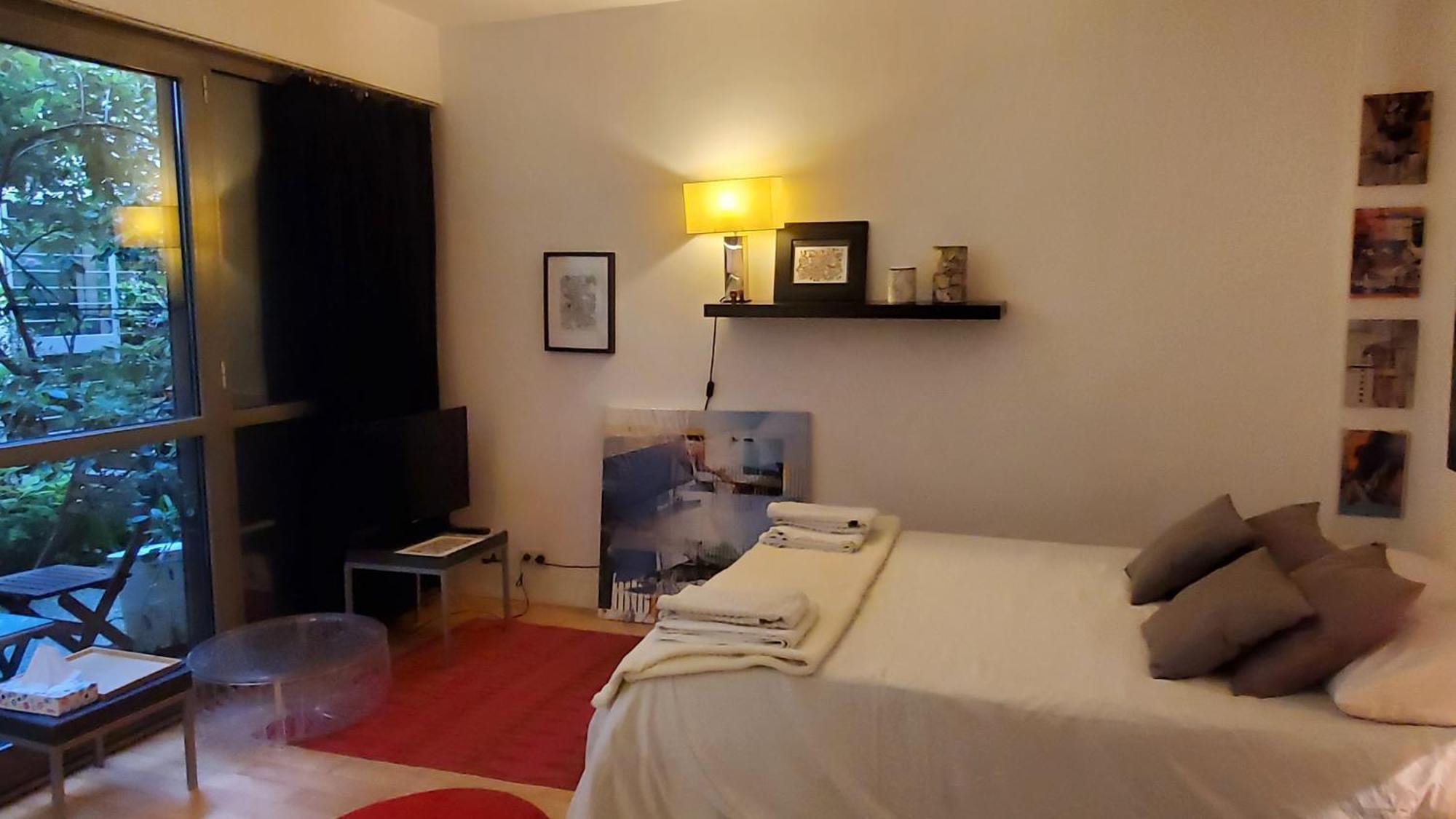 Bed & Breakfast A 20eme Avec Un Petit Jardin