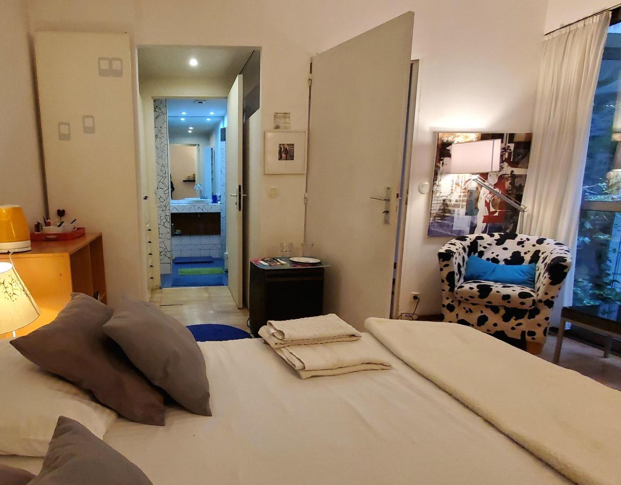 Bed & Breakfast A 20eme Avec Un Petit Jardin