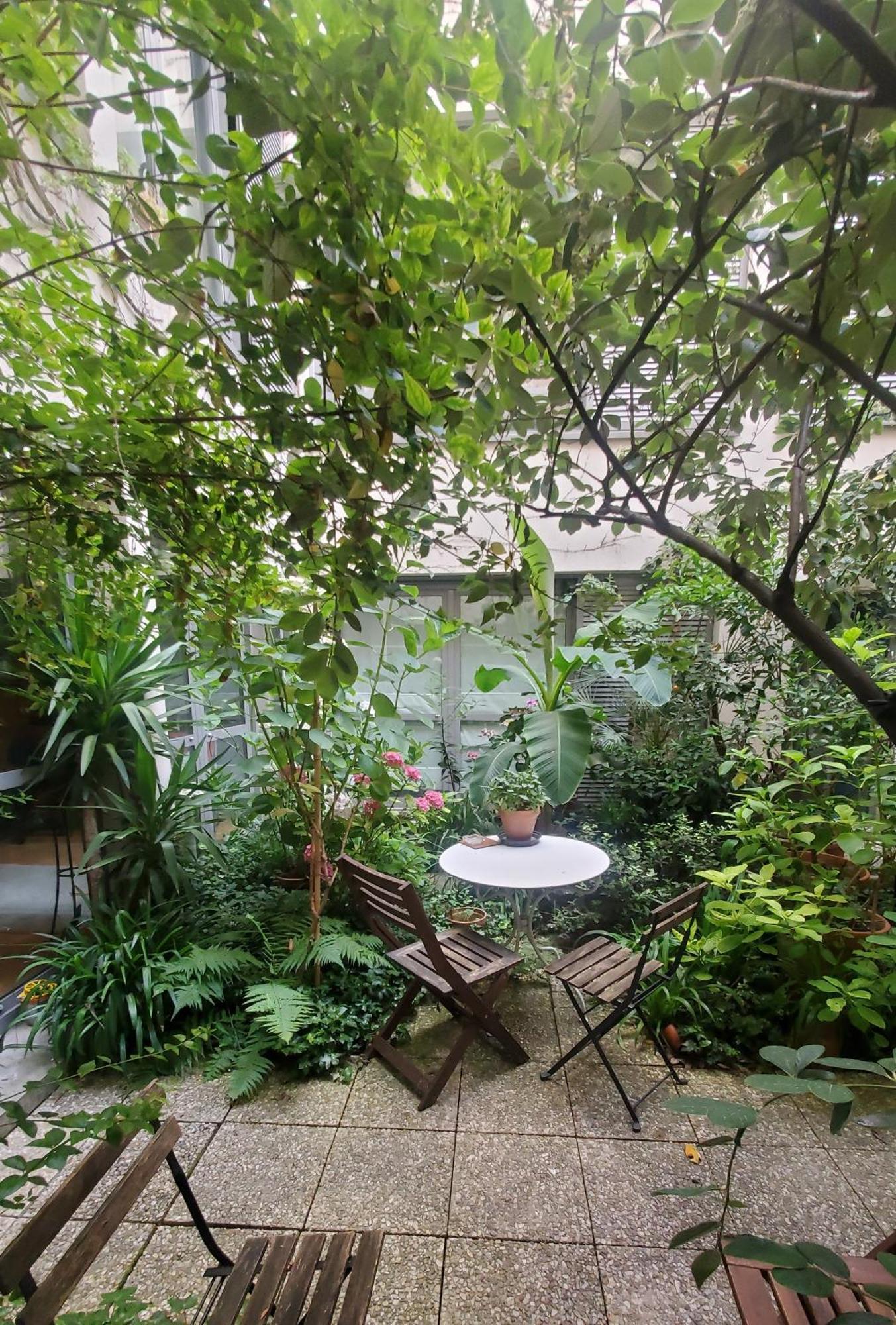 A 20eme Avec Un Petit Jardin Bed & Breakfast