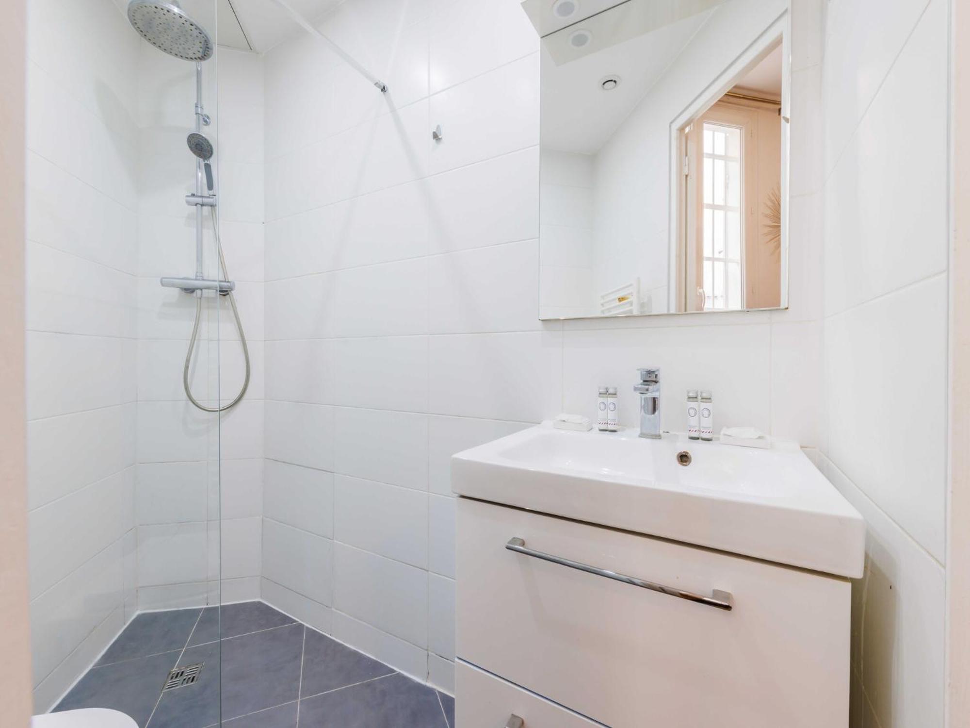 Lovely Near Eiffel Tower Apartment *