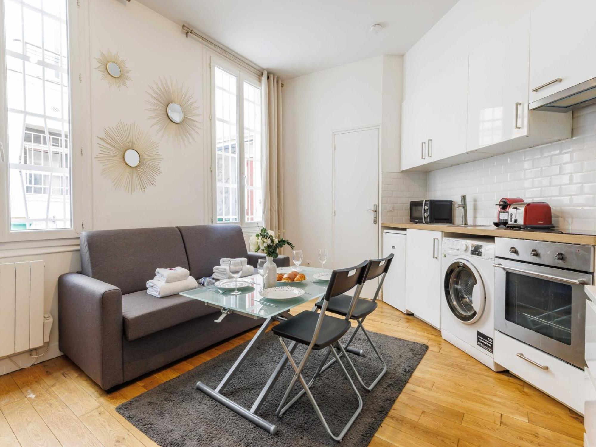 Lovely Near Eiffel Tower Apartment
